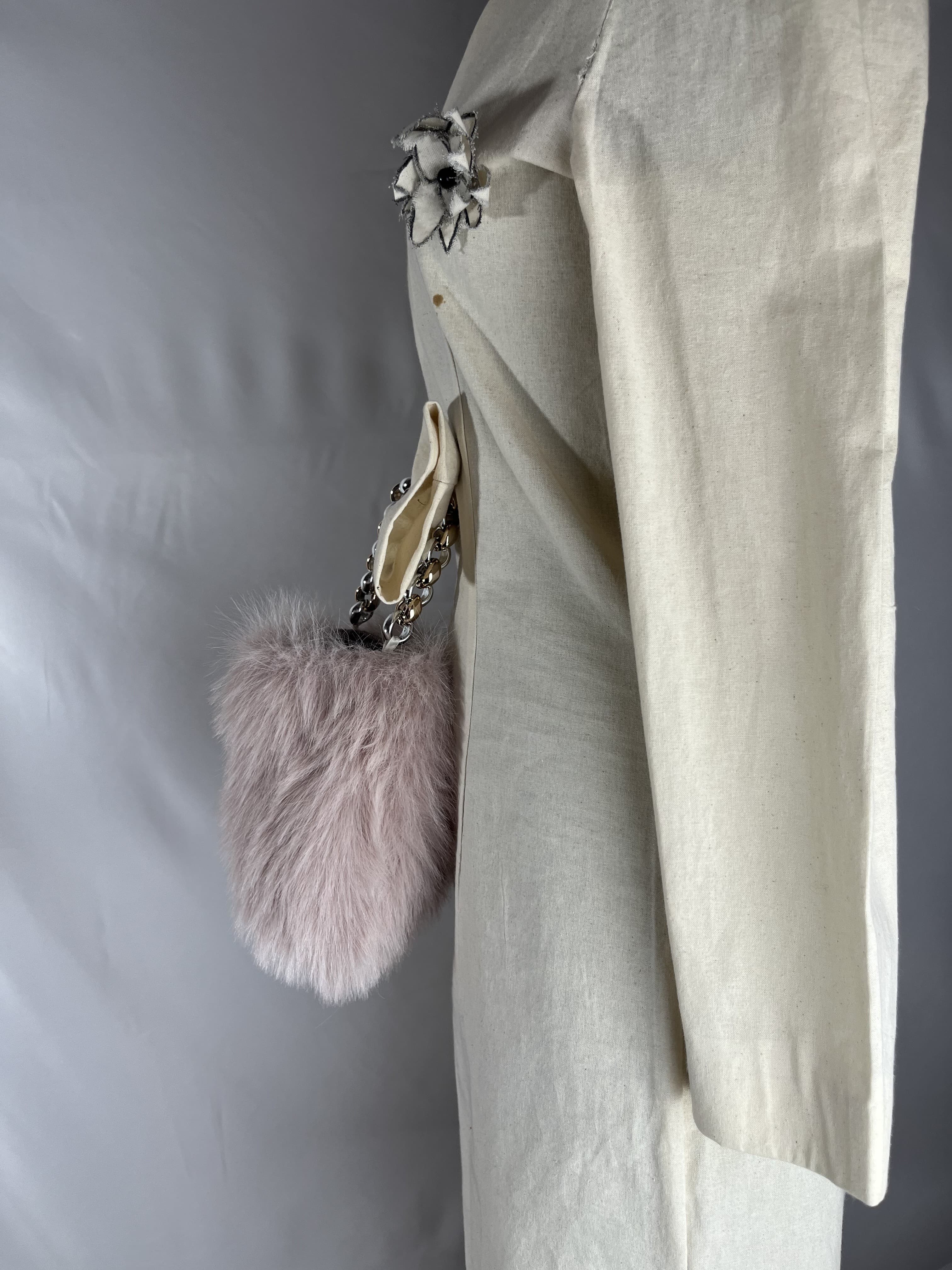 Alba — bolso rosa y dorado y plateado artesanal de Lucía Lacunza · vista 2