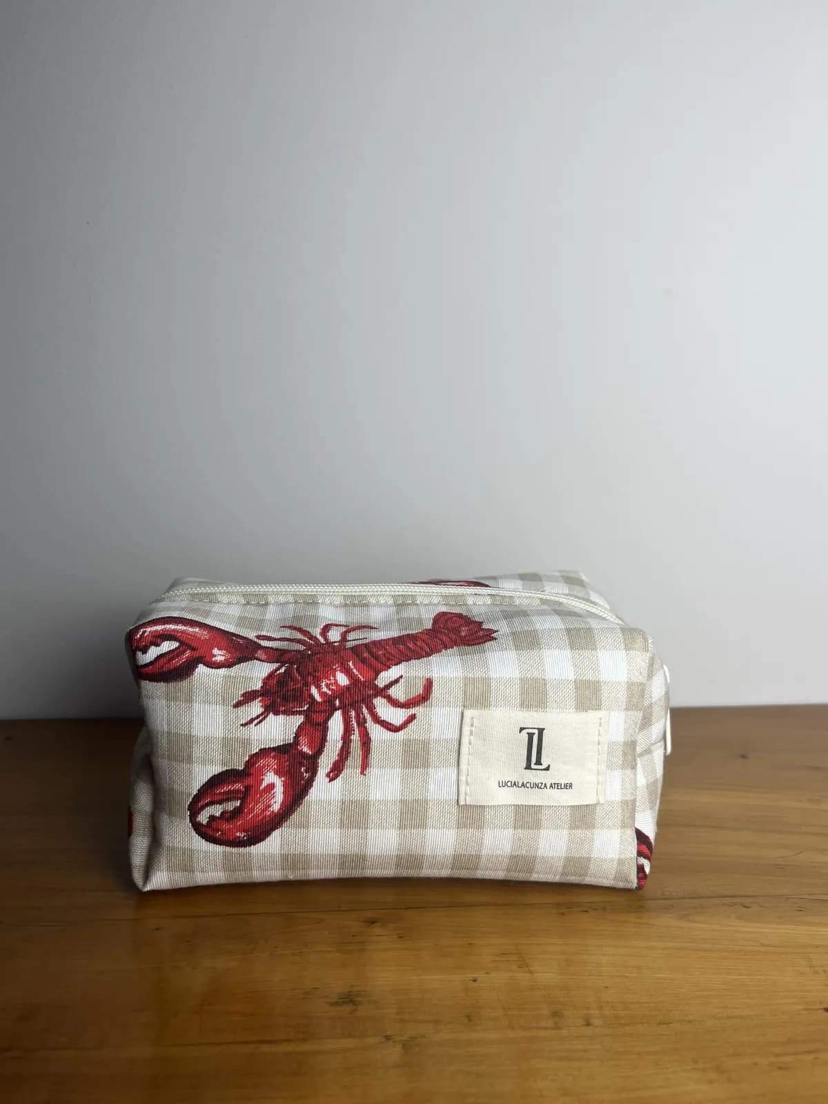 Red Tide — neceser beige y blanco y rojo y negro artesanal de Lucía Lacunza