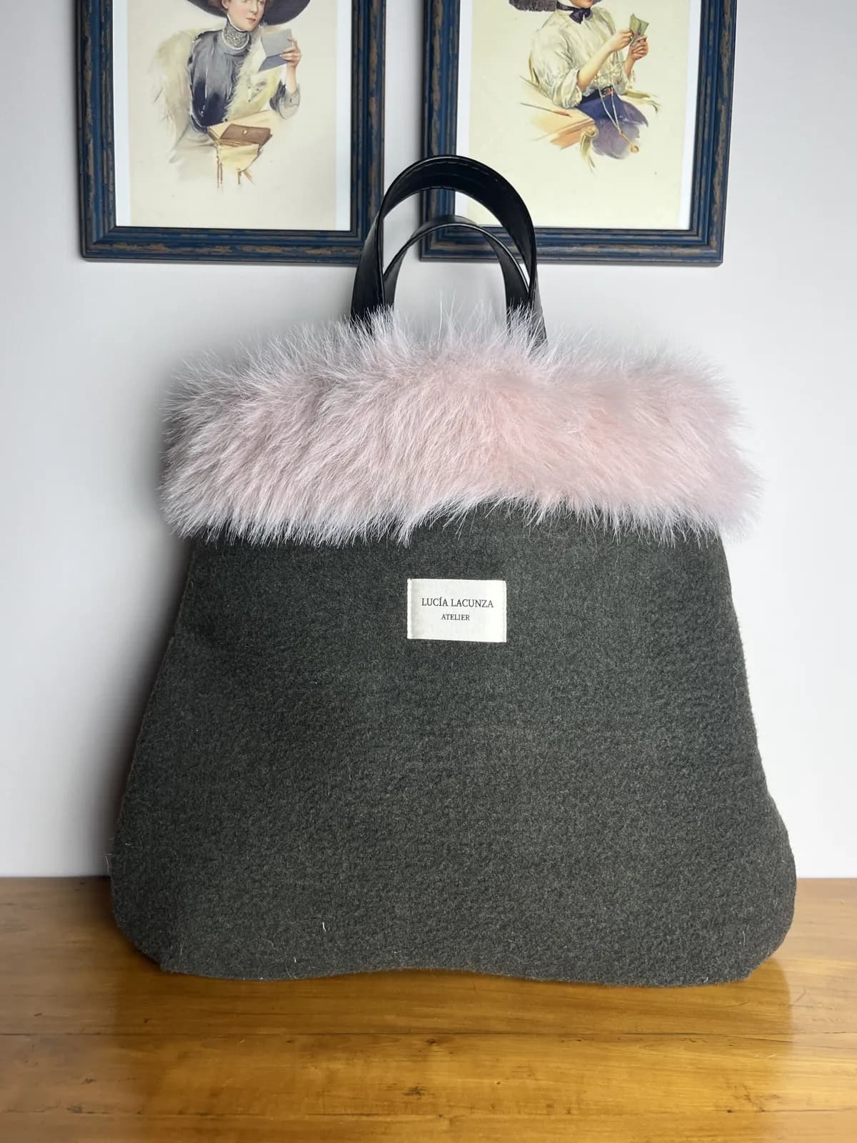 Nevada — bolso marrón verdoso oscuro y rosa y negro artesanal de Lucía Lacunza