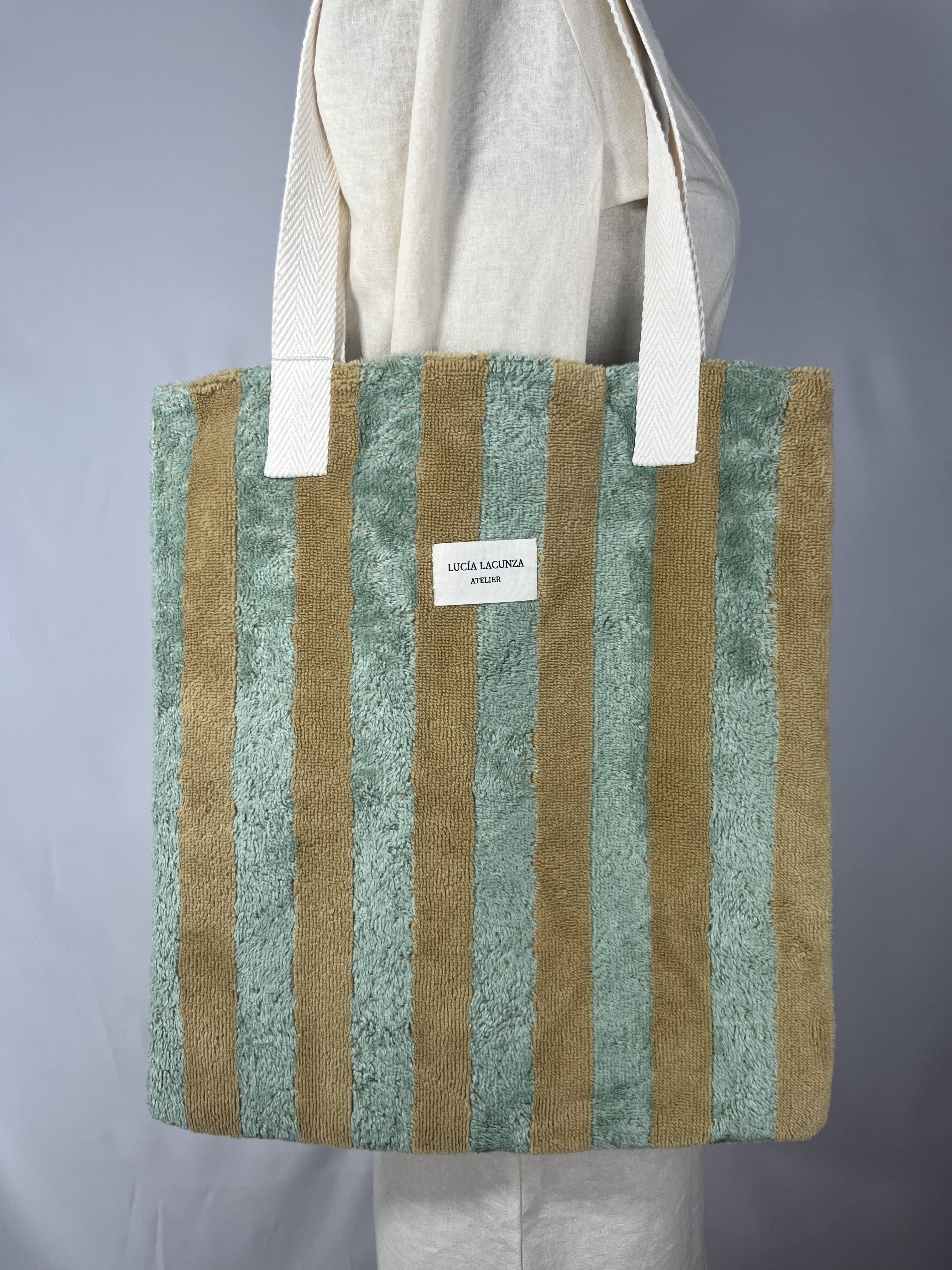 Duna — bolso verde y amarillo y crudo artesanal de Lucía Lacunza · vista 4