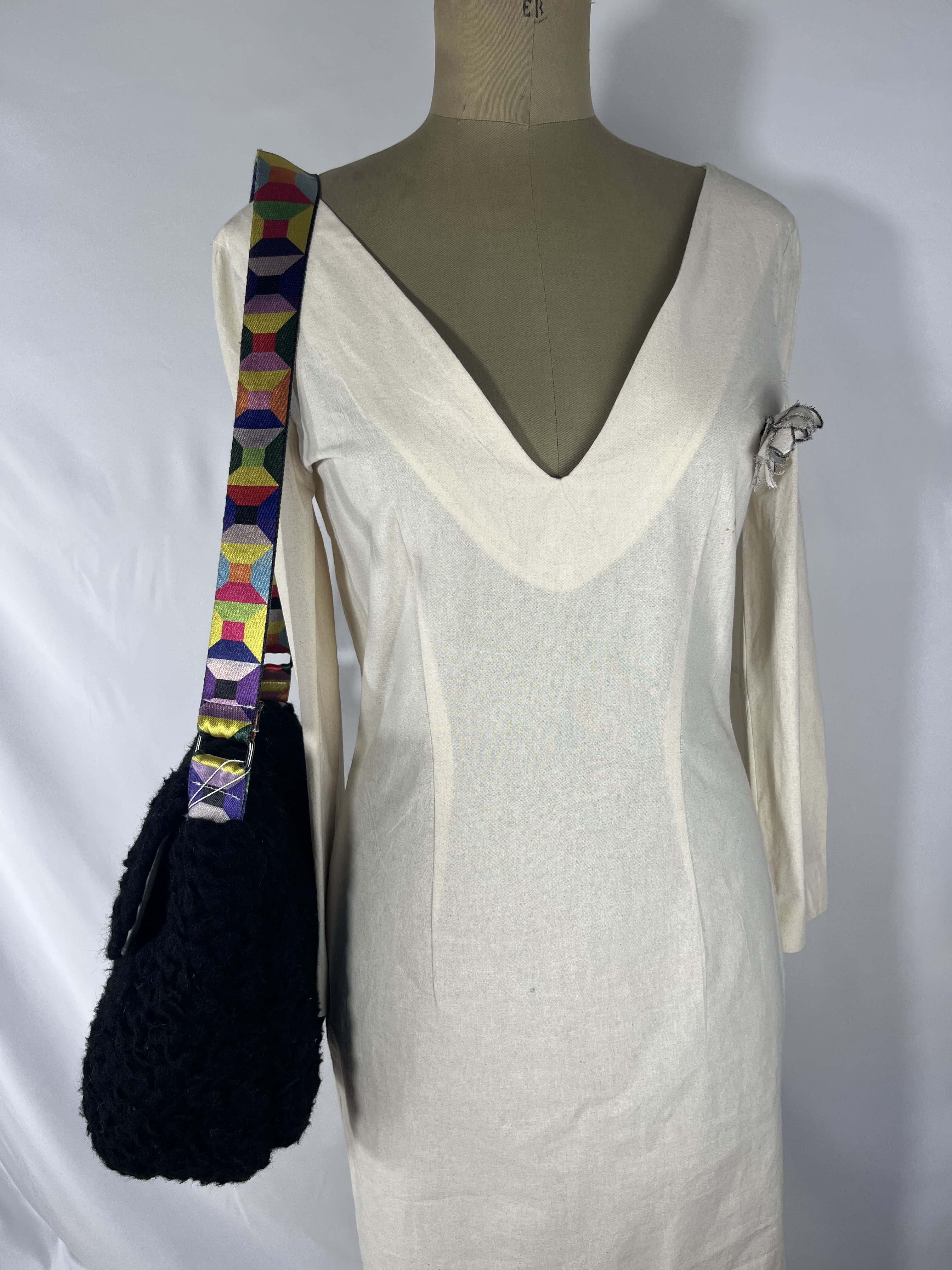 Eclipse Noir — bolso amarillo y negro y rojo y verde y gris artesanal de Lucía Lacunza · vista 4
