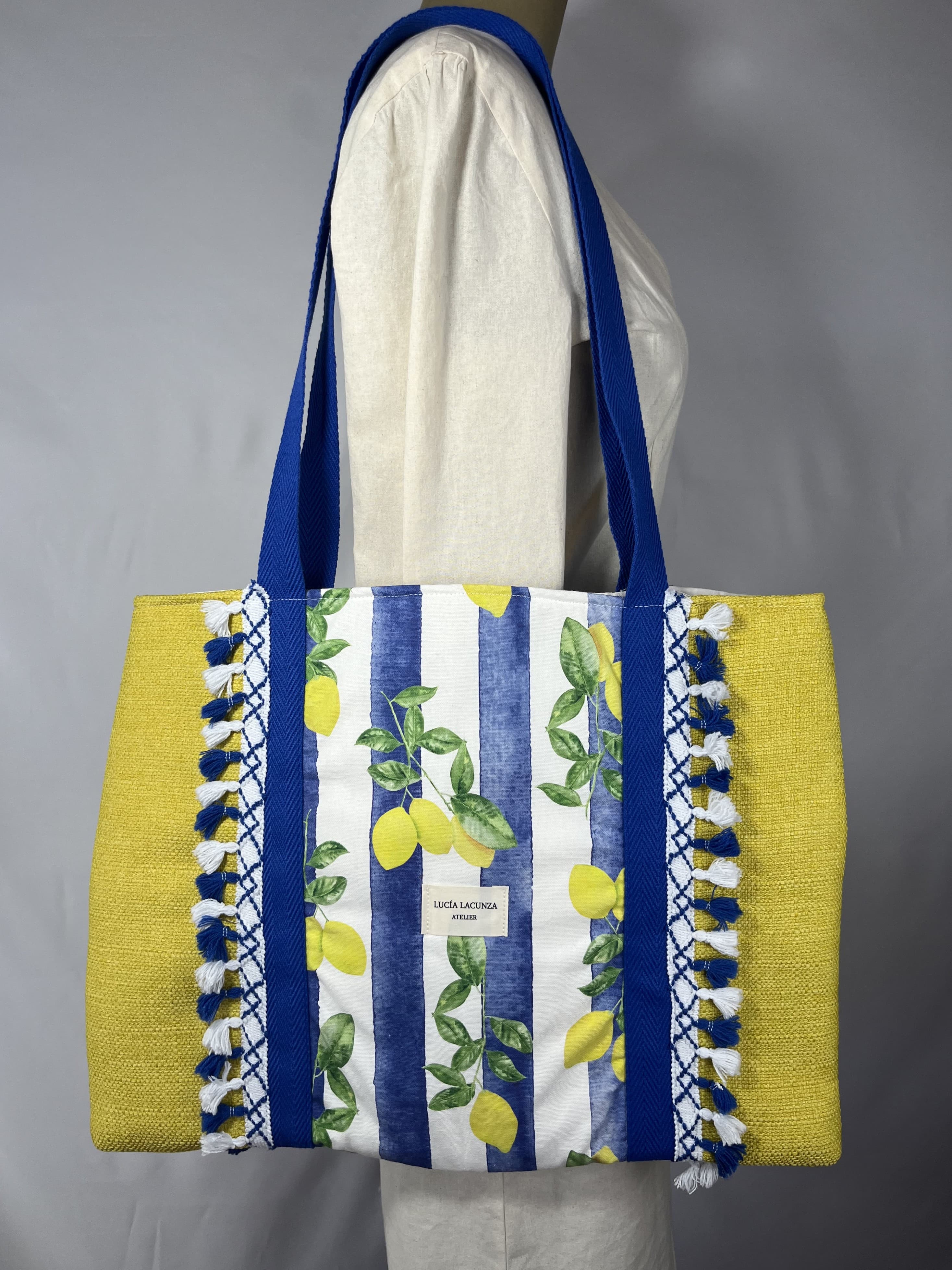 Toscana — bolso amarillo y azul y blanco artesanal de Lucía Lacunza