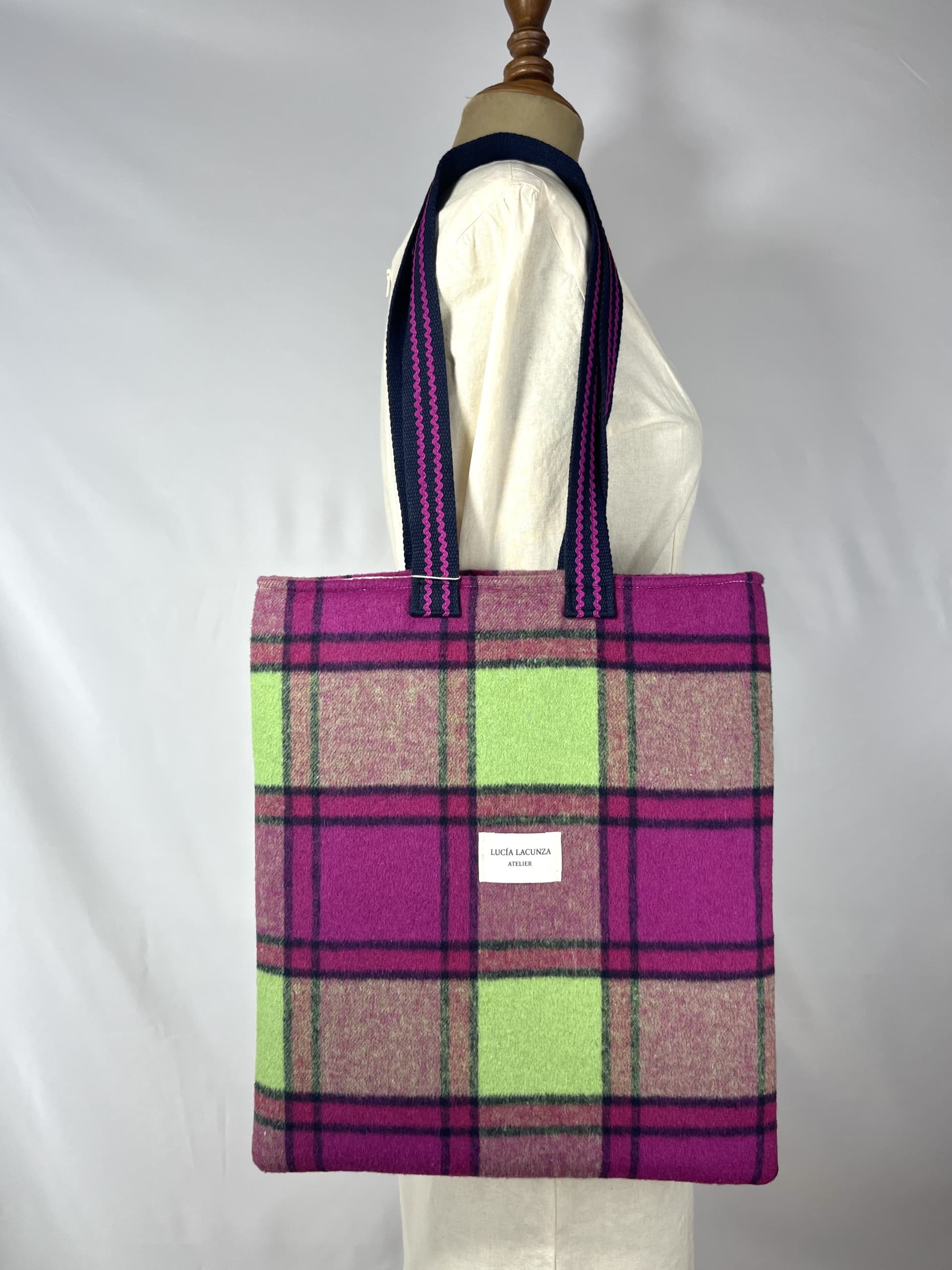 Notting Hill — bolso verde pistacho y azul marino y morado artesanal de Lucía Lacunza