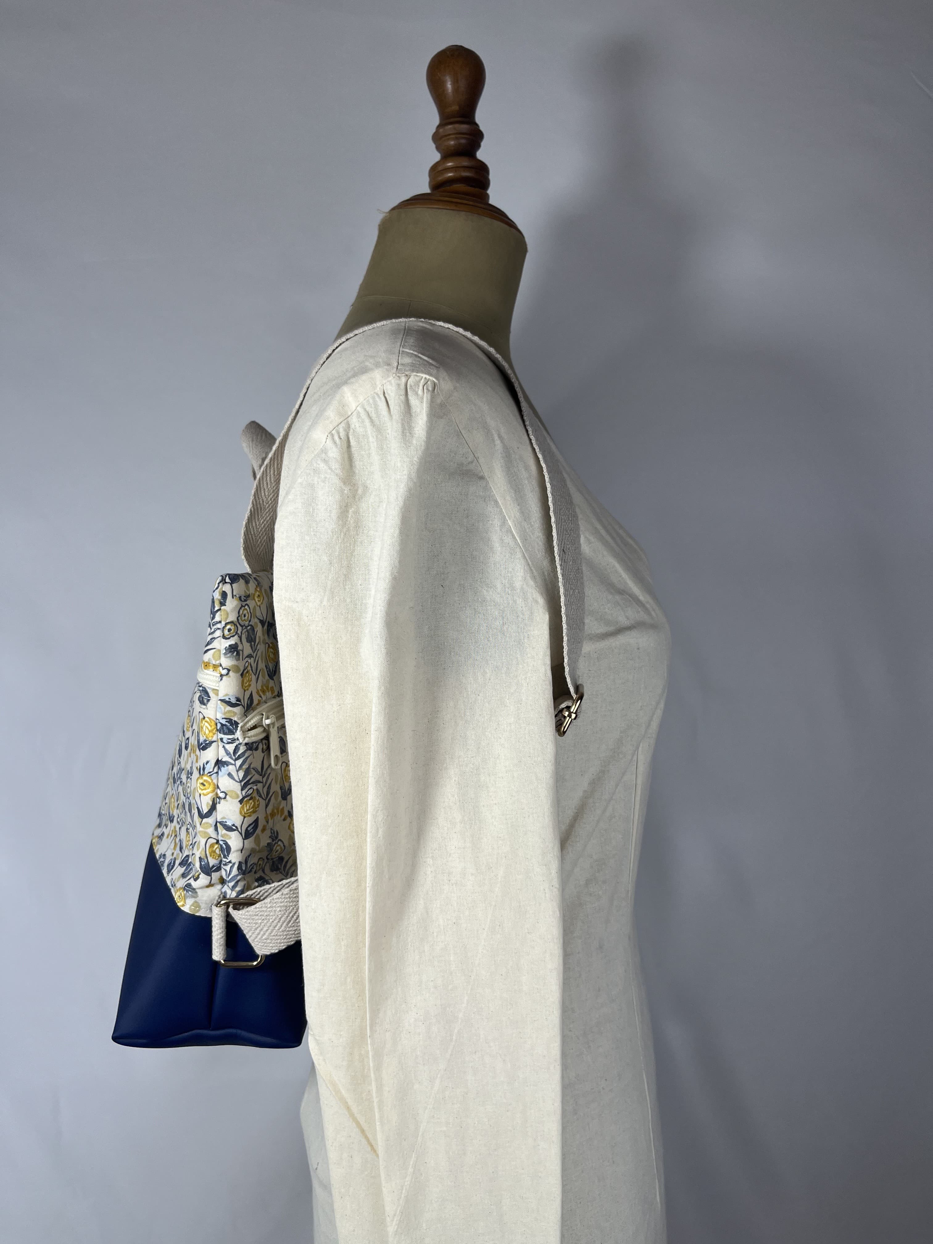 Camille — mochila azul y gris y amarillo y beige artesanal de Lucía Lacunza · vista 5