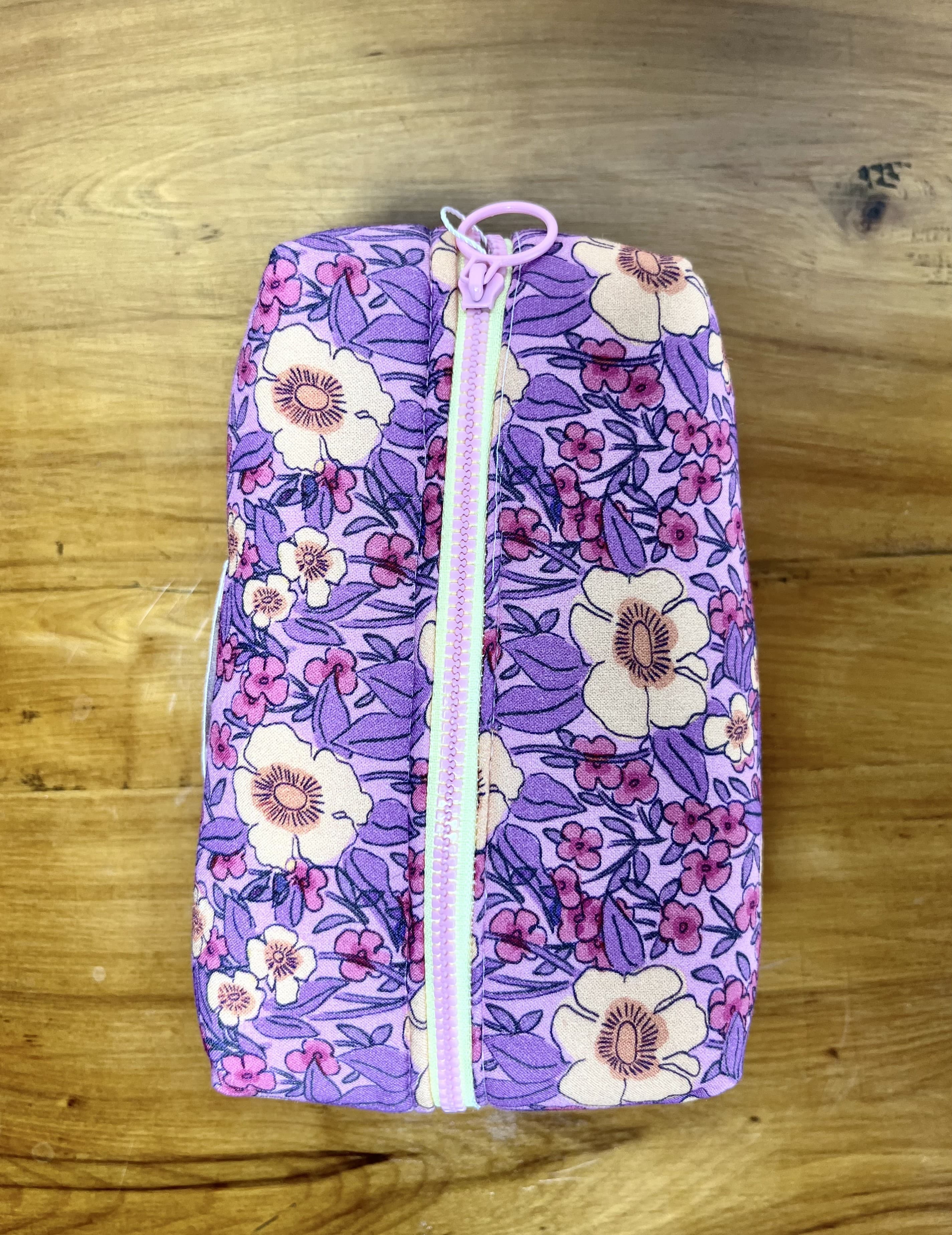 Bloom — neceser rosa y amarillo y violeta artesanal de Lucía Lacunza · vista 3