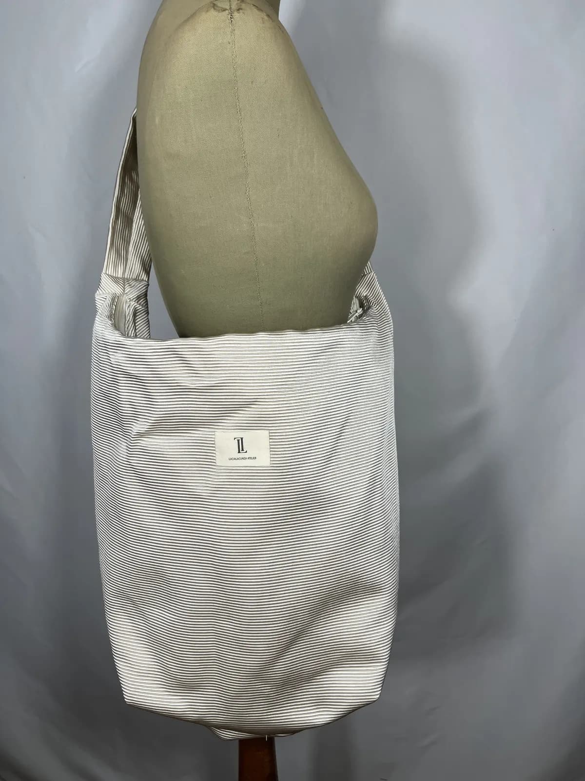 Ola — bolso beige artesanal de Lucía Lacunza