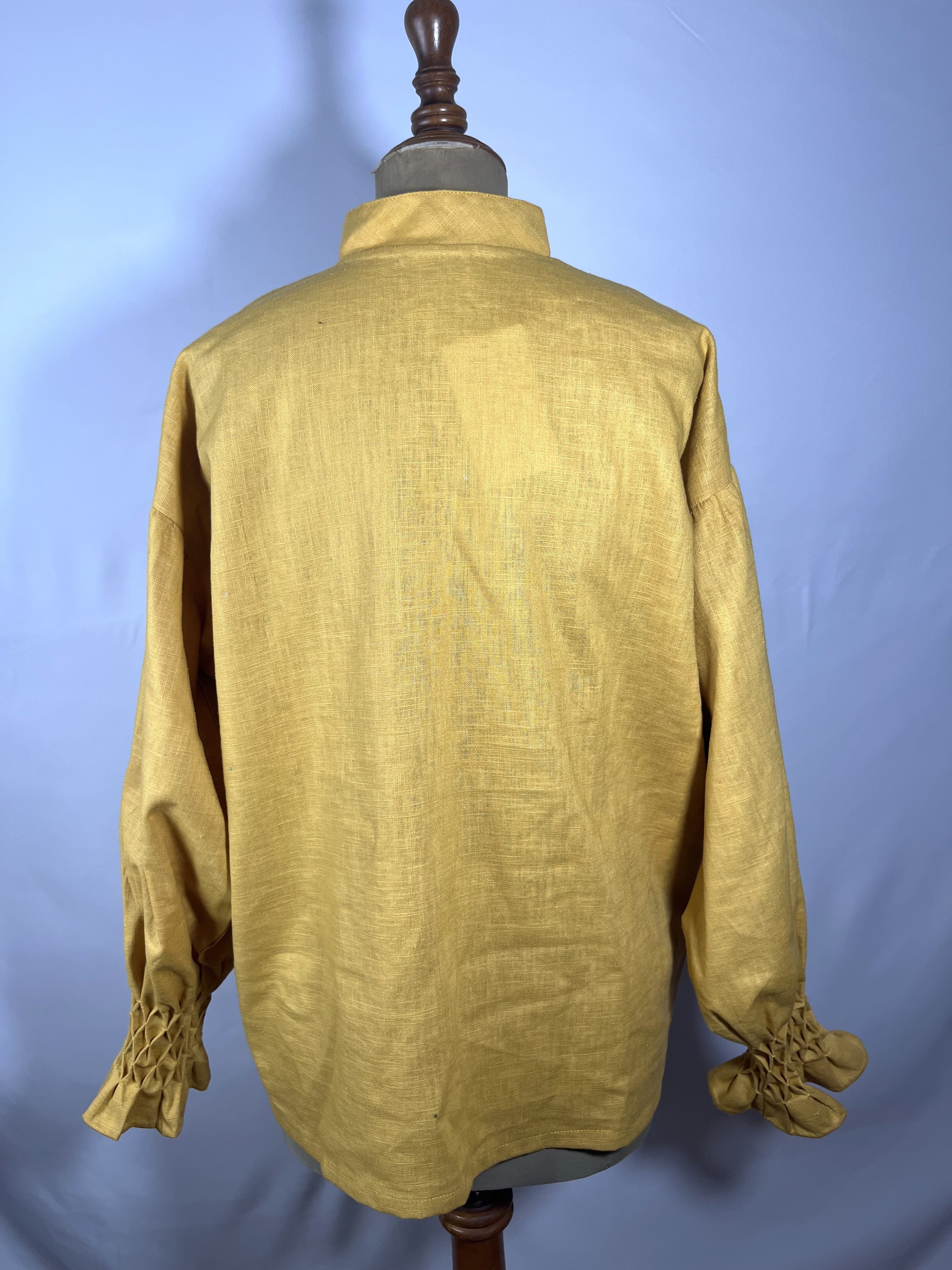 Dore — blusa mostaza artesanal de Lucía Lacunza · vista 2