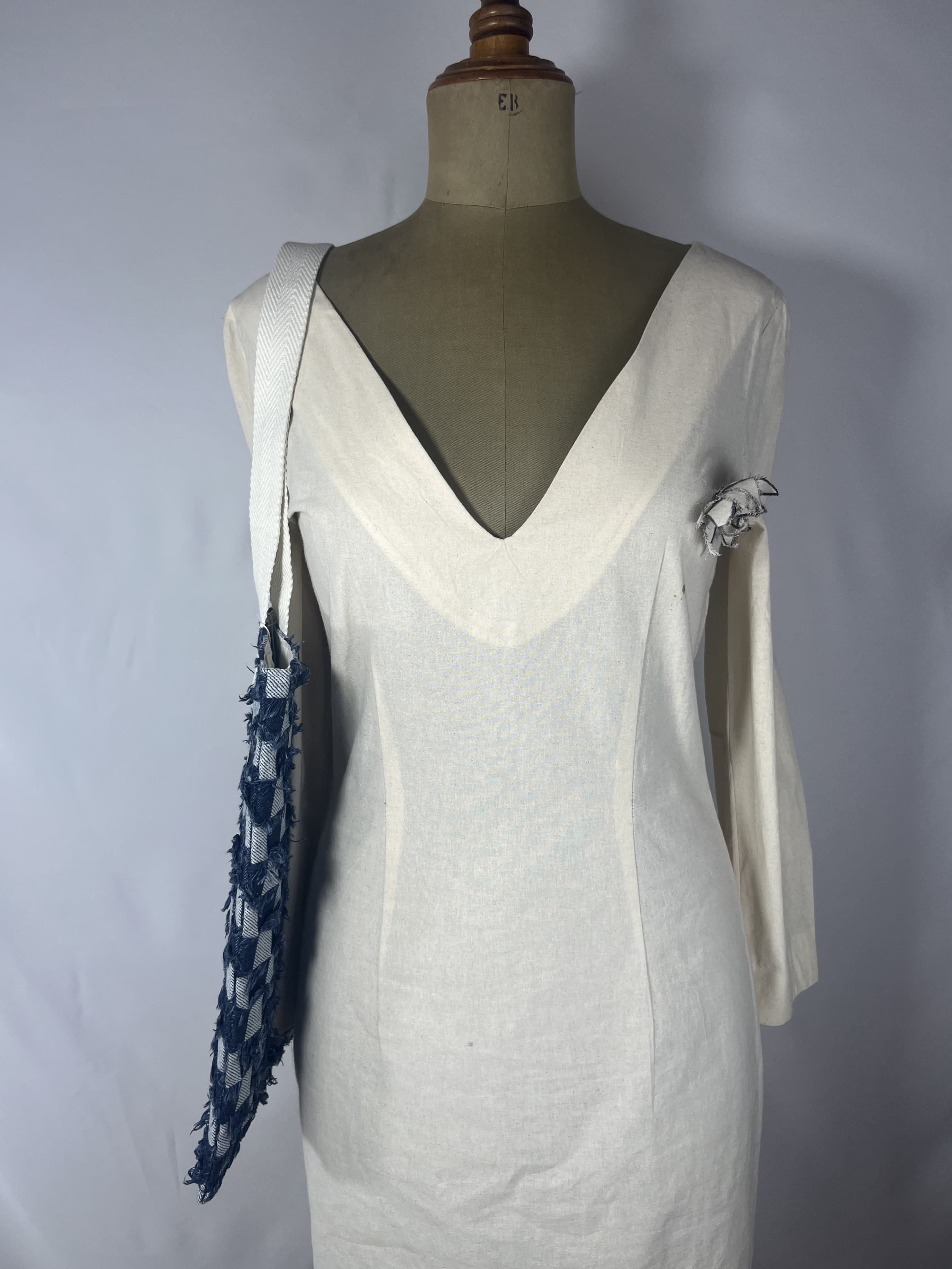 Chess — bolso azul y blanco artesanal de Lucía Lacunza · vista 2