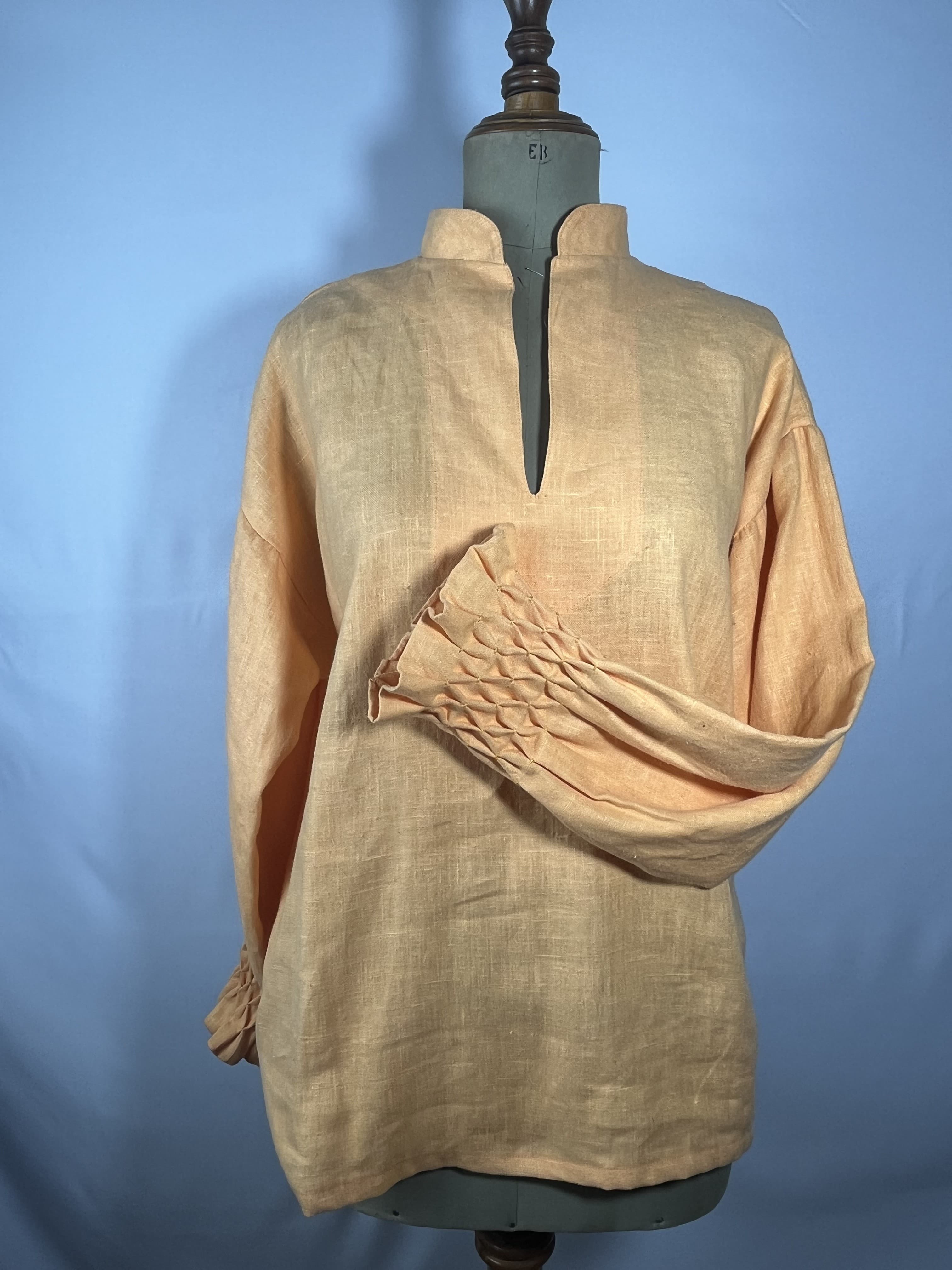 Lino de sol — blusa naranja huevo artesanal de Lucía Lacunza