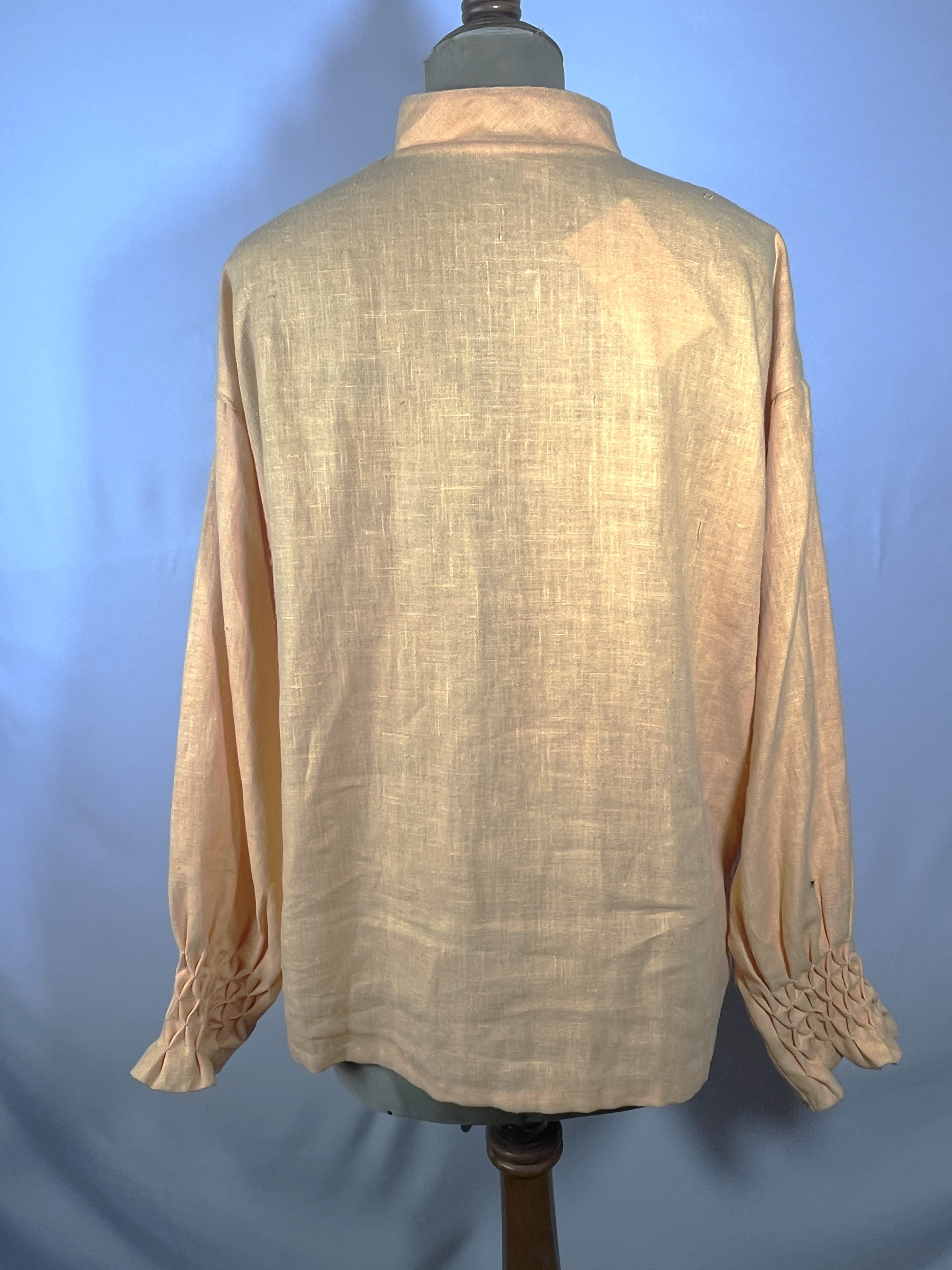Lino de sol — blusa naranja huevo artesanal de Lucía Lacunza · vista 3