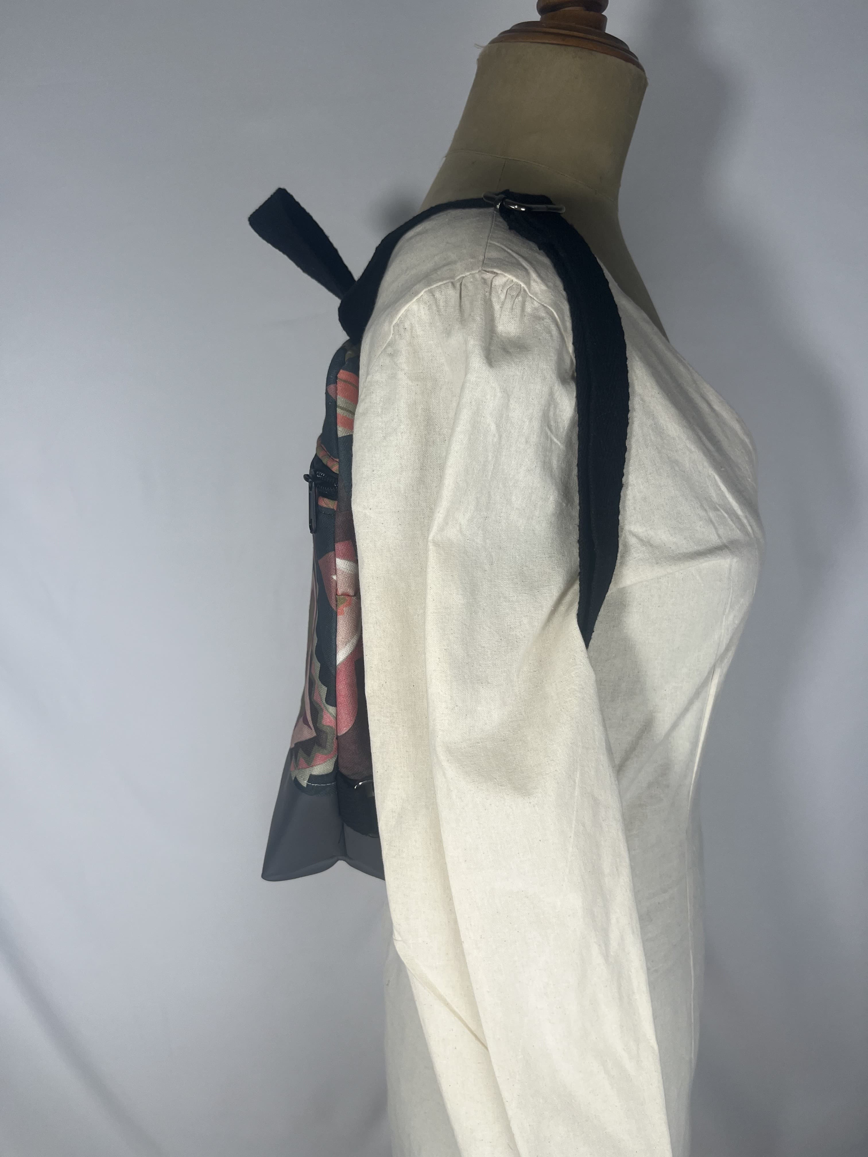 Prisma — mochila negro y verde y amarillo artesanal de Lucía Lacunza · vista 3