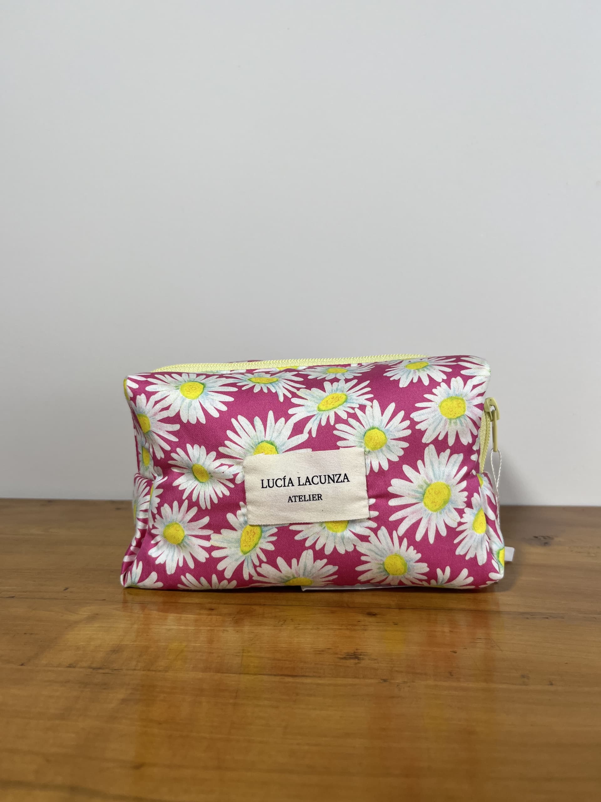 Petalia — neceser rosa y amarillo y blanco artesanal de Lucía Lacunza