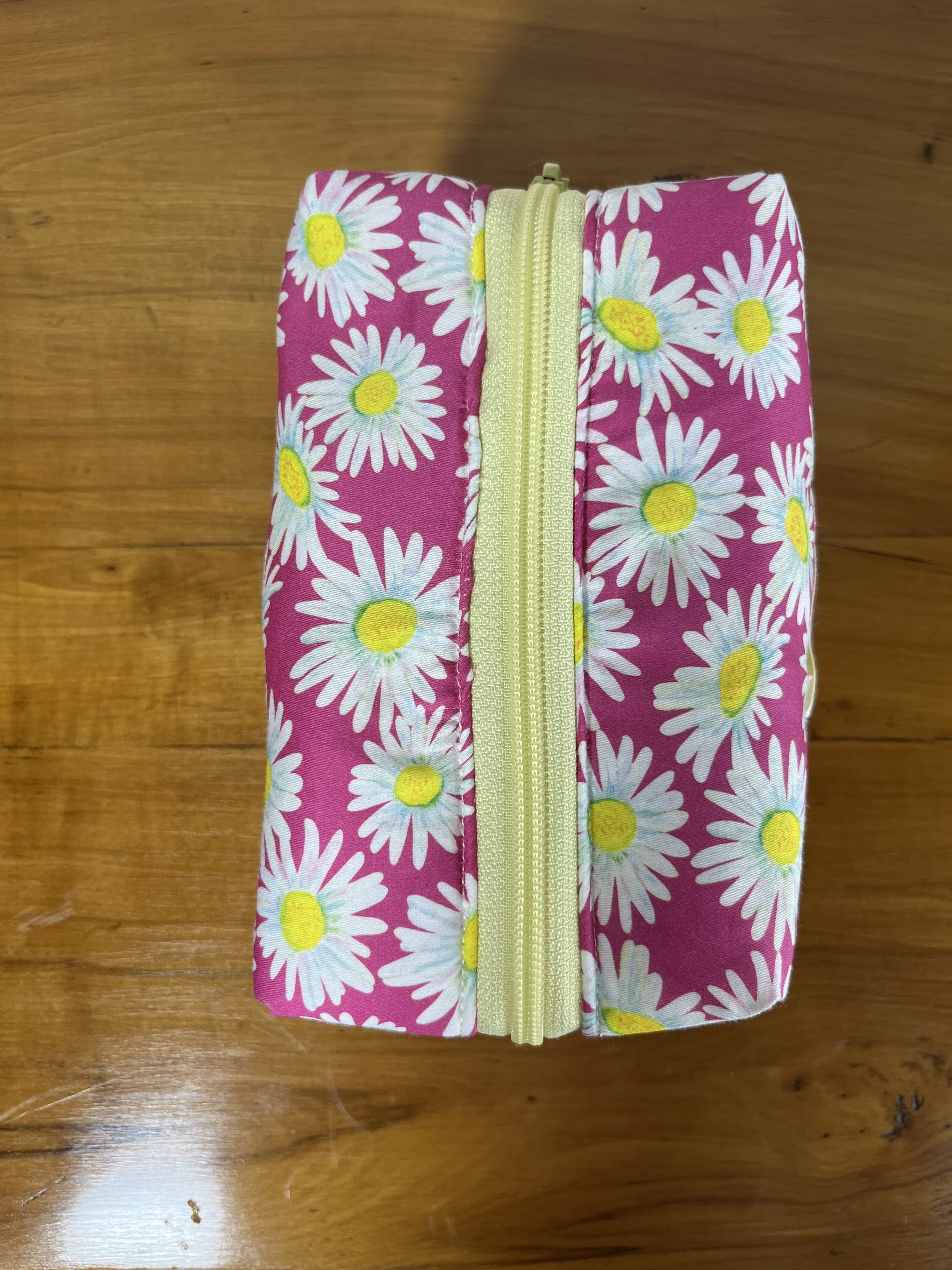 Petalia — neceser rosa y amarillo y blanco artesanal de Lucía Lacunza · vista 3