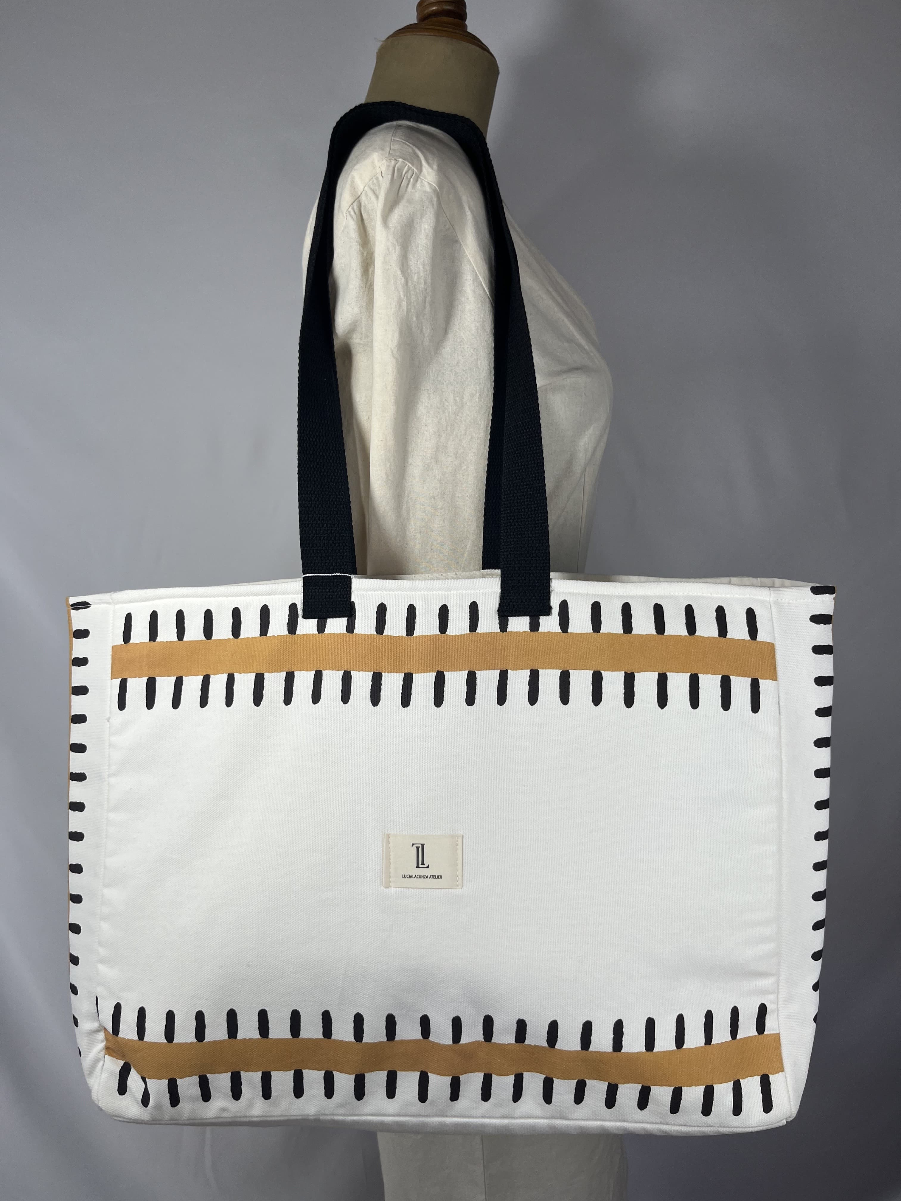 Marea — bolso mostaza y negro y blanco artesanal de Lucía Lacunza
