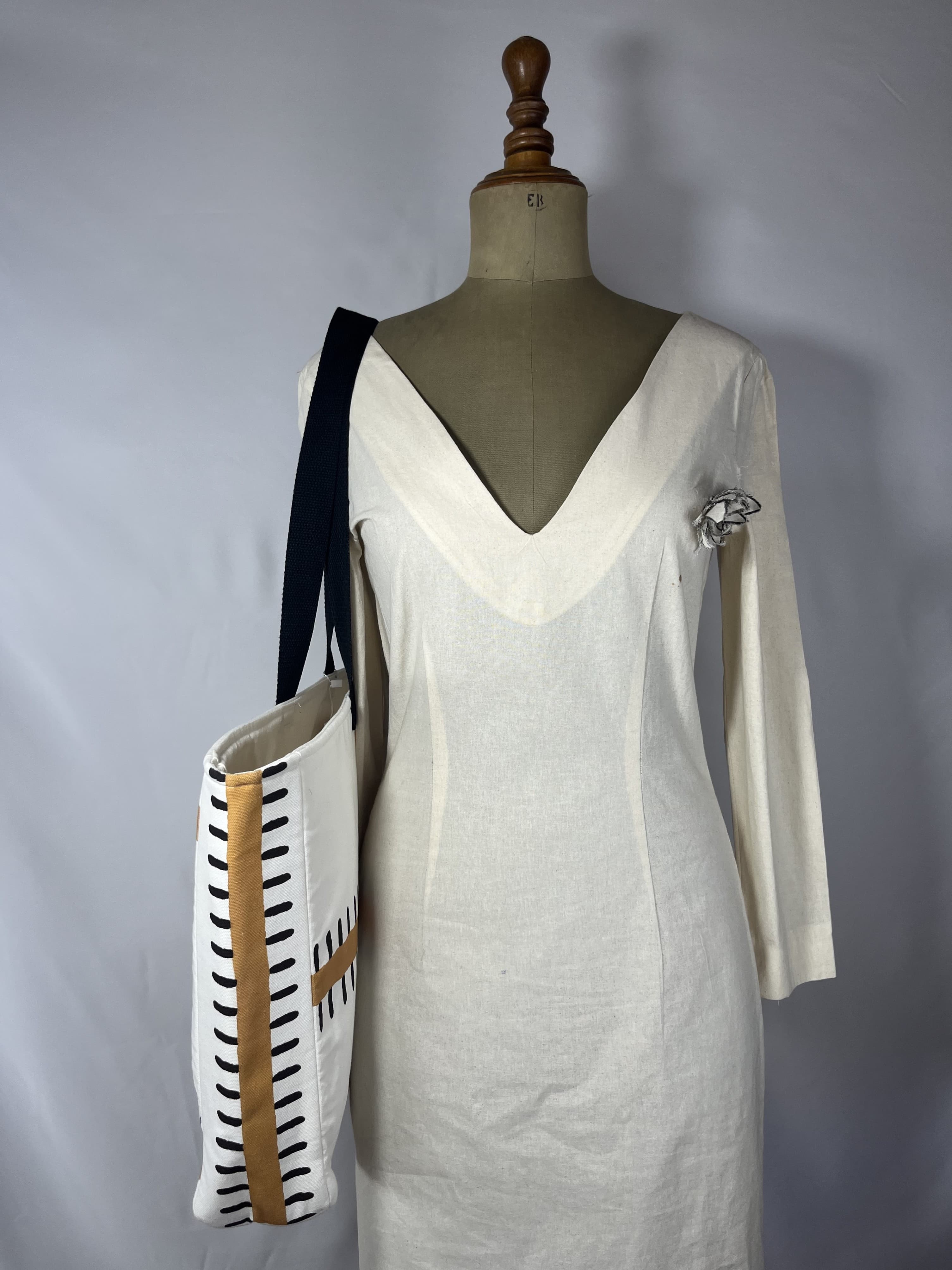 Marea — bolso mostaza y negro y blanco artesanal de Lucía Lacunza · vista 2