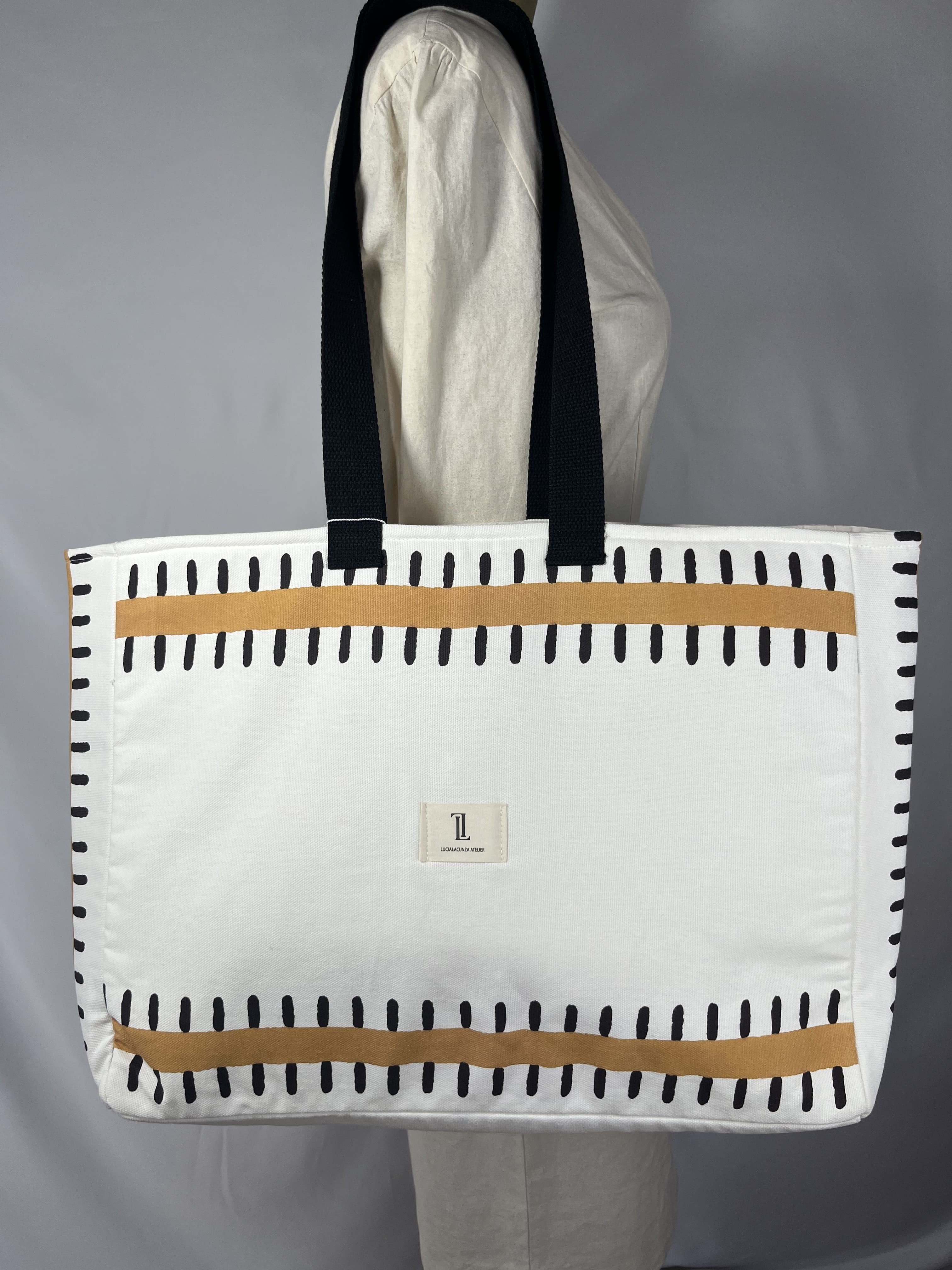 Marea — bolso mostaza y negro y blanco artesanal de Lucía Lacunza · vista 4