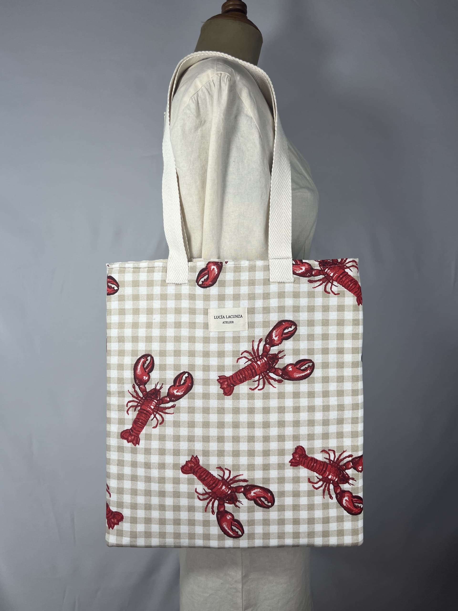 Saint Malo — bolso rojo y blanco y beige y negro artesanal de Lucía Lacunza