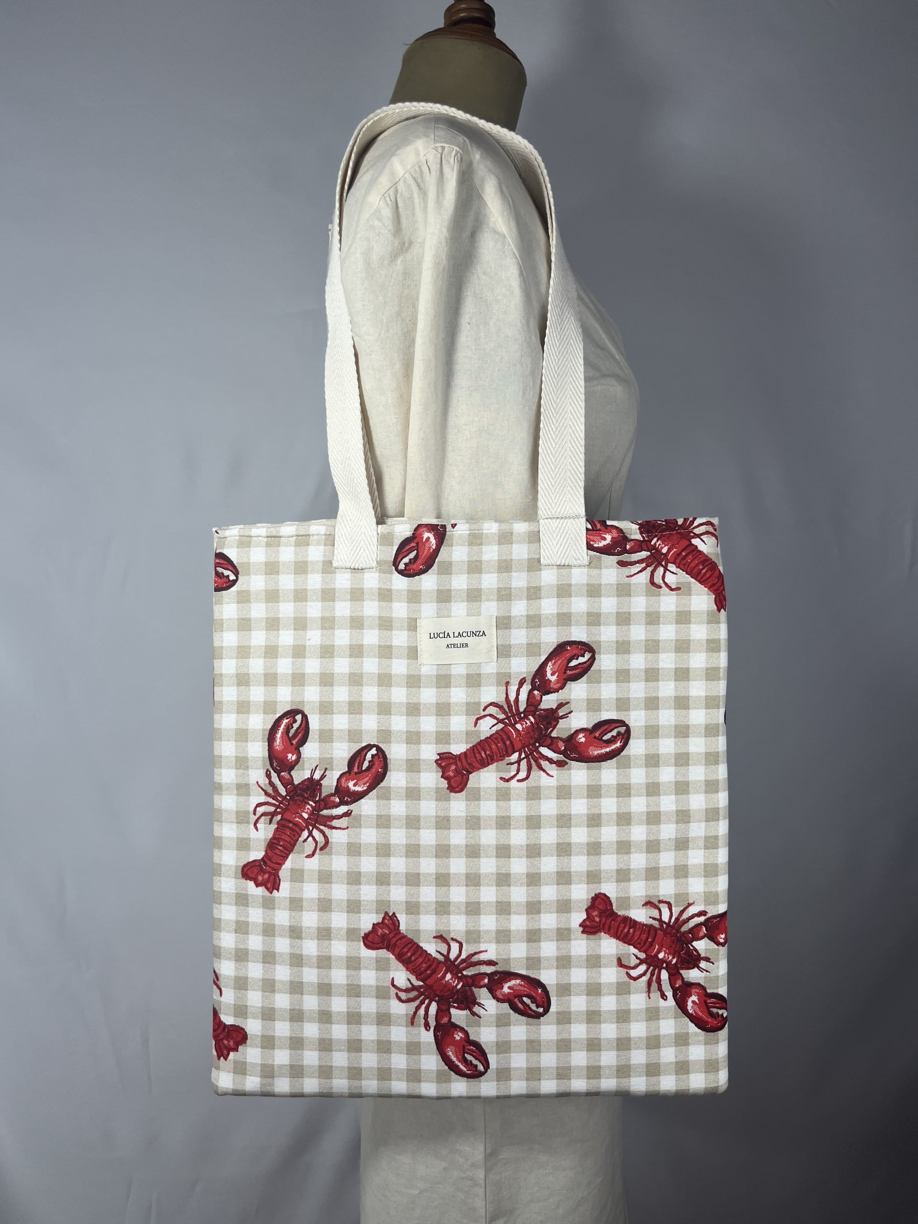 Saint Malo — bolso rojo y blanco y beige y negro artesanal de Lucía Lacunza