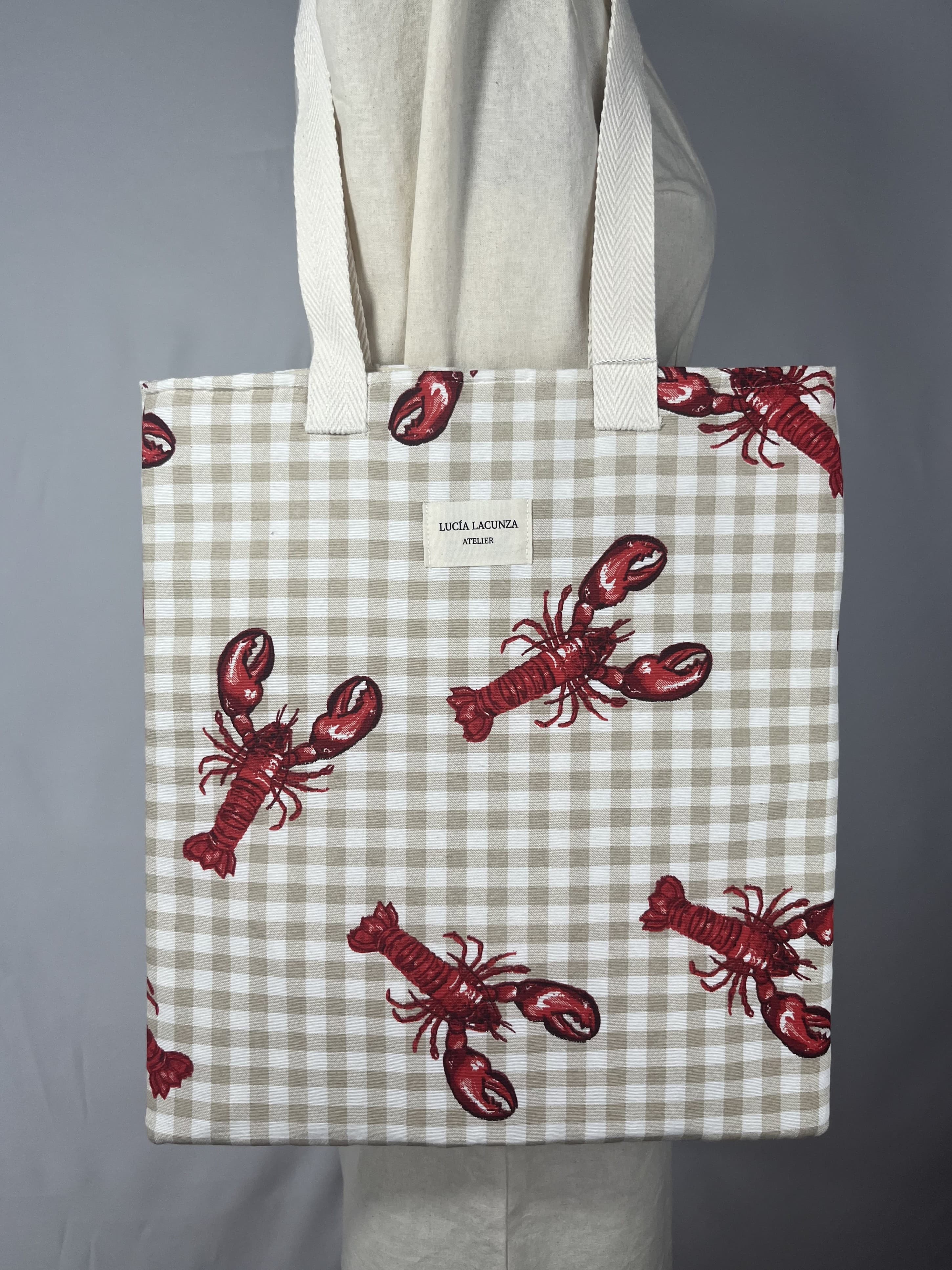 Saint Malo — bolso rojo y blanco y beige y negro artesanal de Lucía Lacunza · vista 4