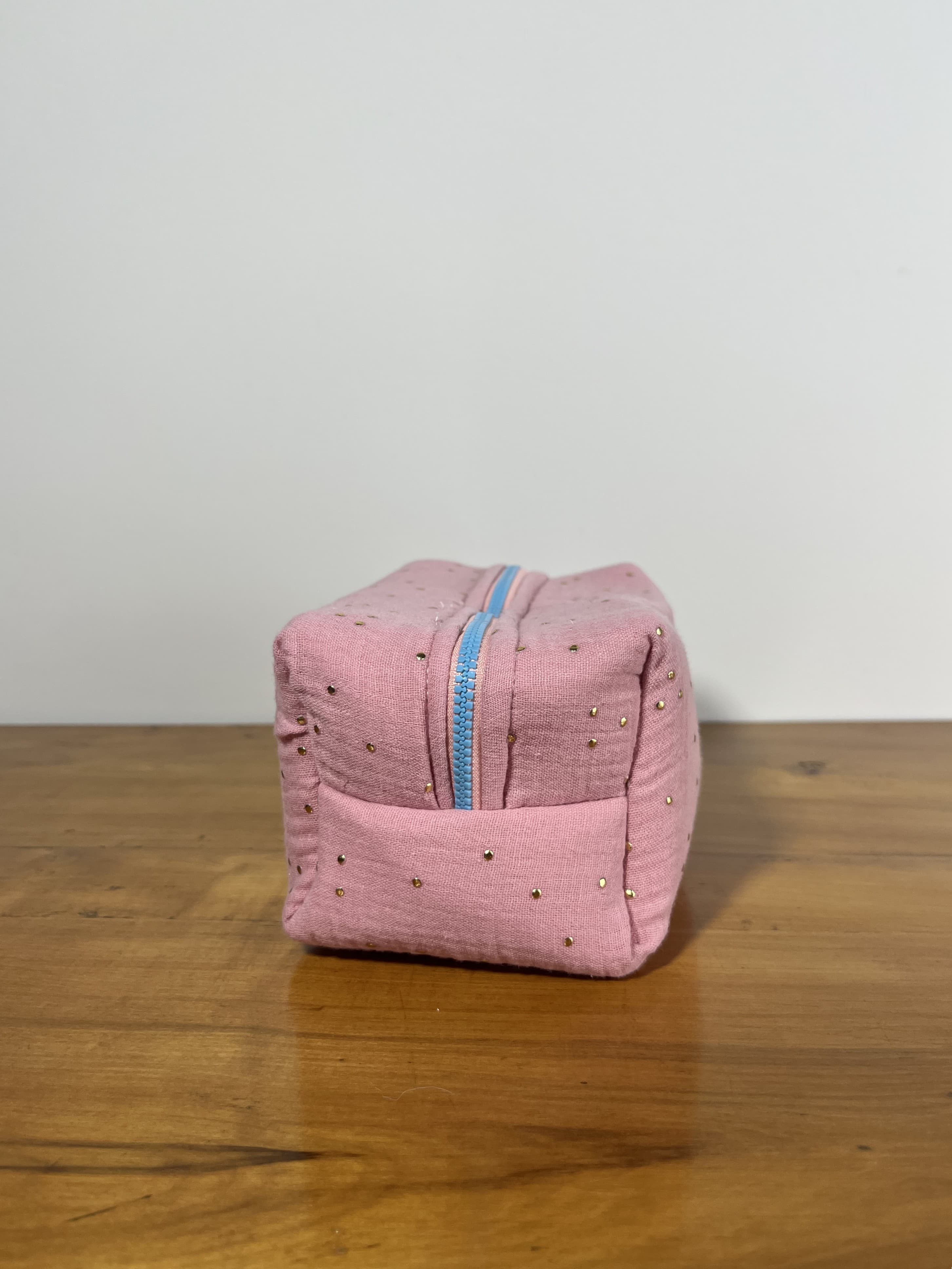 Rose Gold — neceser rosa y dorado artesanal de Lucía Lacunza · vista 2