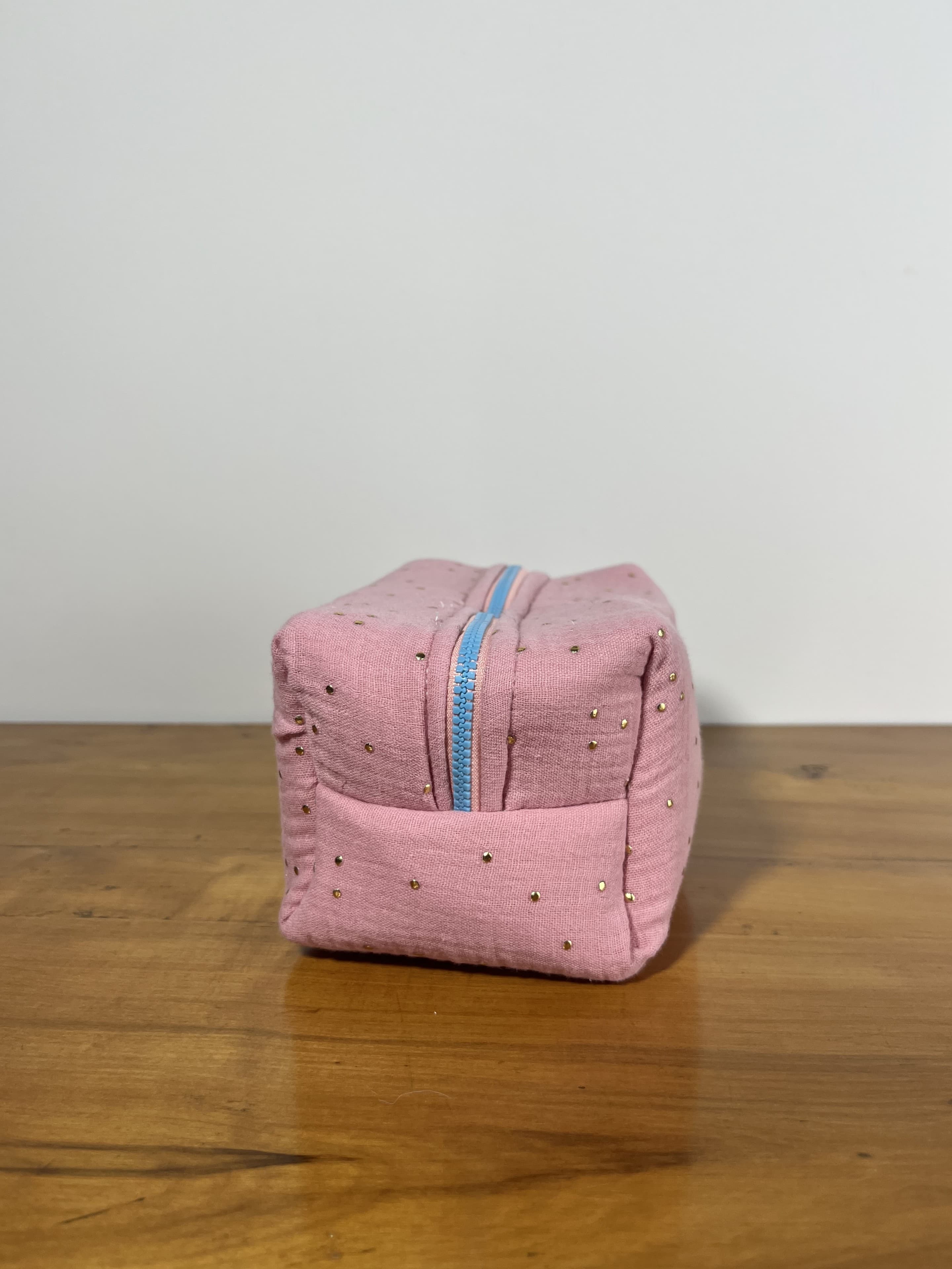 Rose Gold — neceser rosa y dorado artesanal de Lucía Lacunza · vista 3