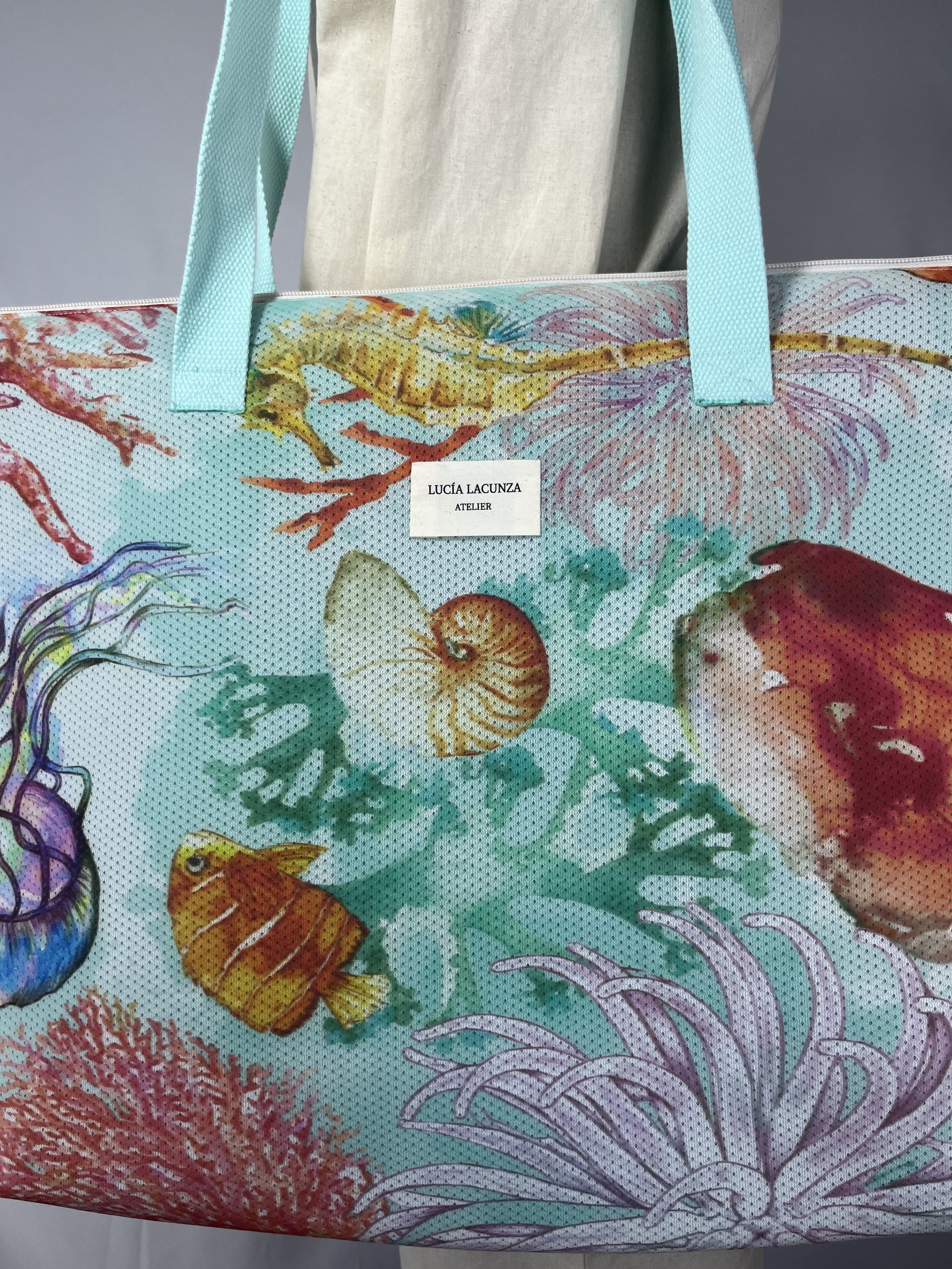 Mar de coral — bolso azul verdoso y marrón y morado y amarillo artesanal de Lucía Lacunza · vista 5