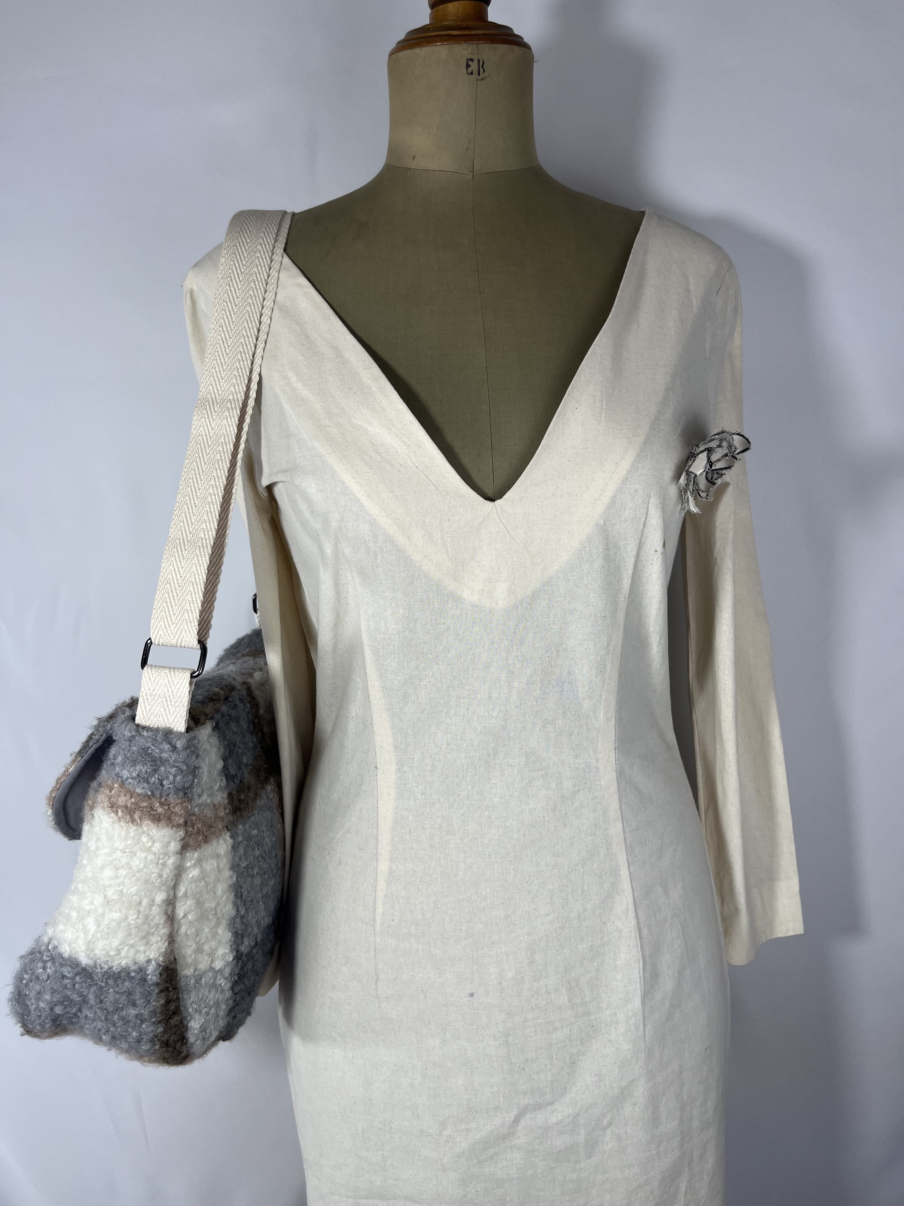 Sierra — bolso gris y blanco y marrón artesanal de Lucía Lacunza · vista 4