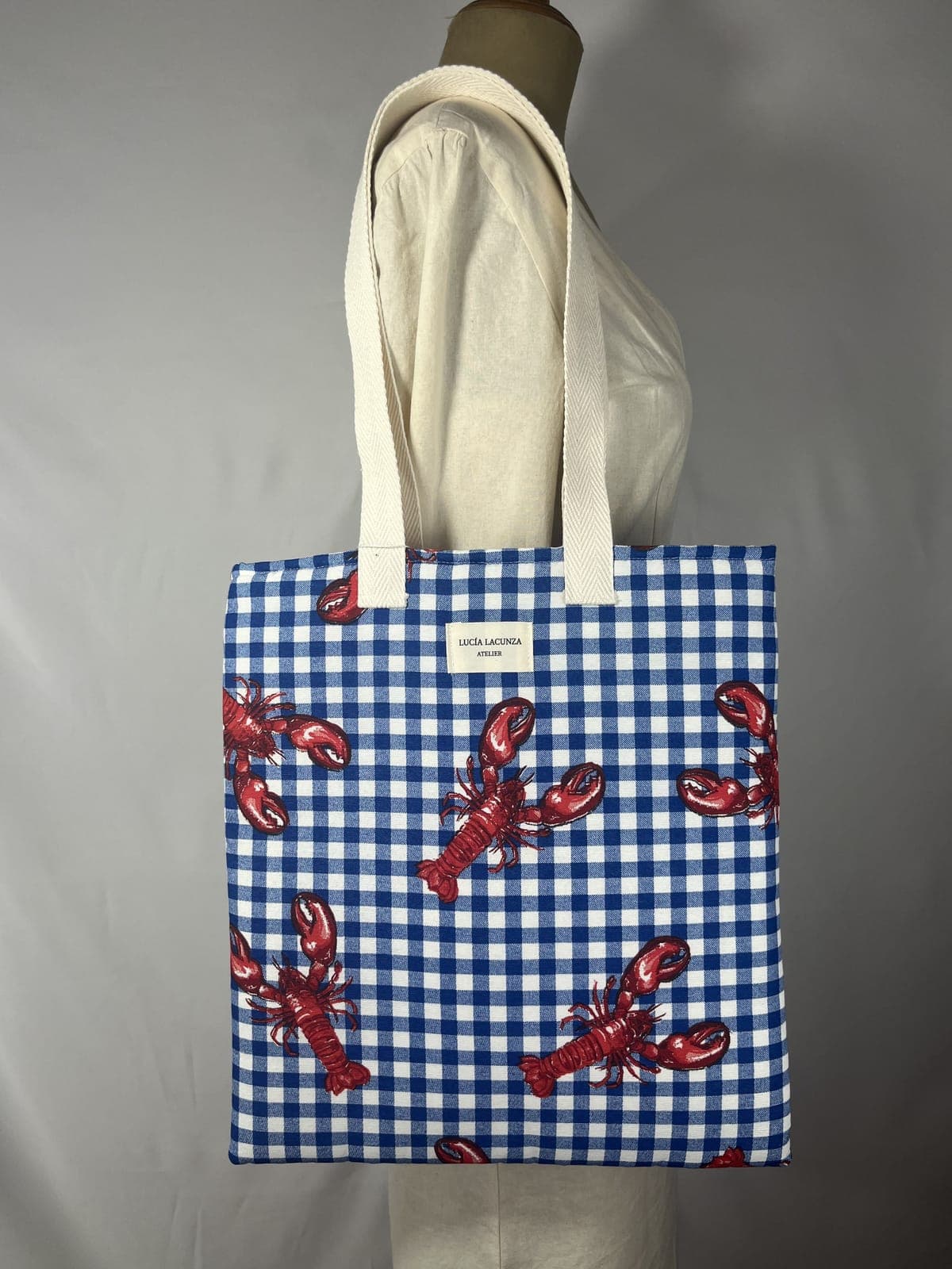 Capri — bolso azul y rojo y blanco artesanal de Lucía Lacunza