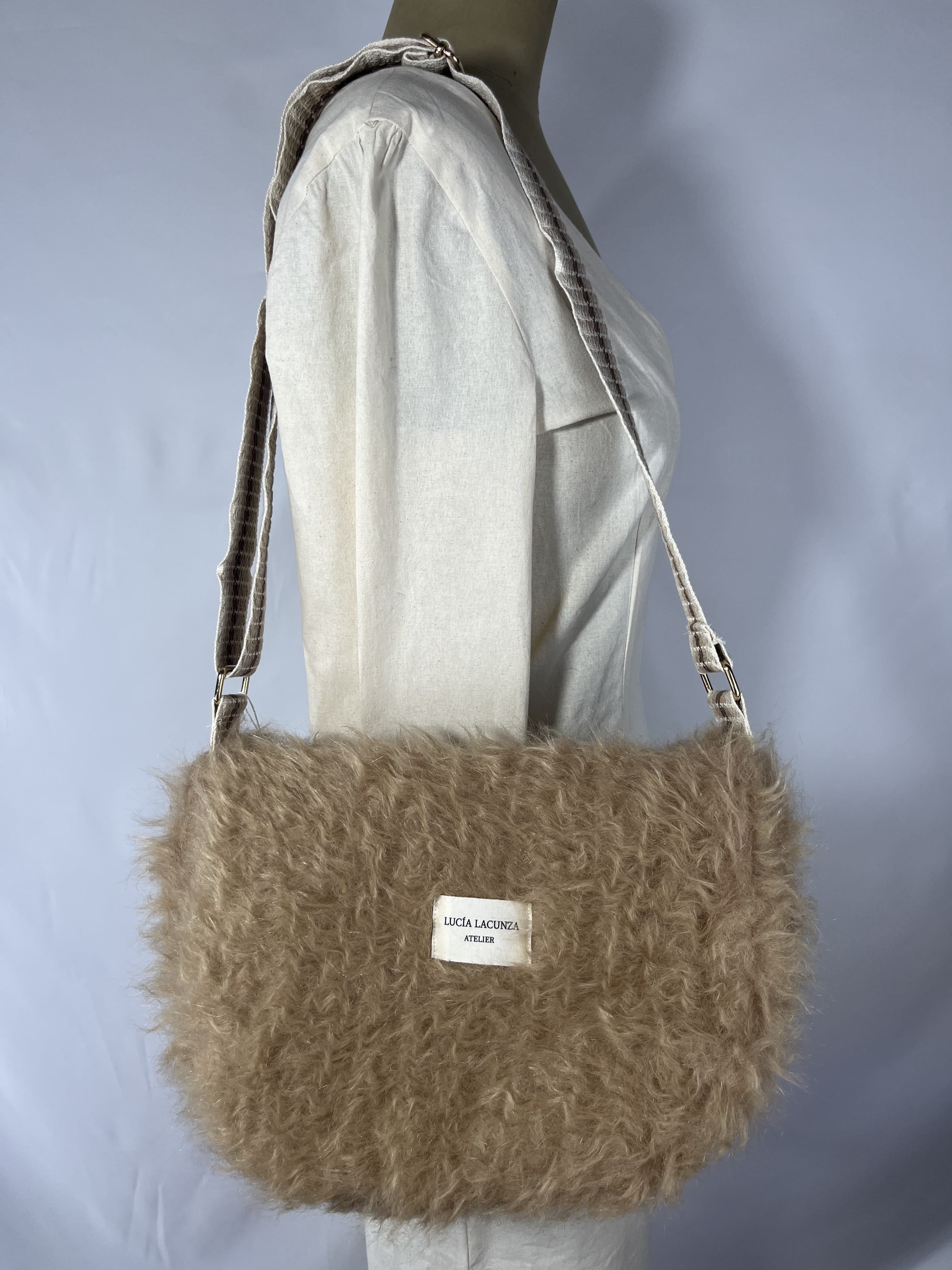 Nube Taupe — bolso marrón artesanal de Lucía Lacunza