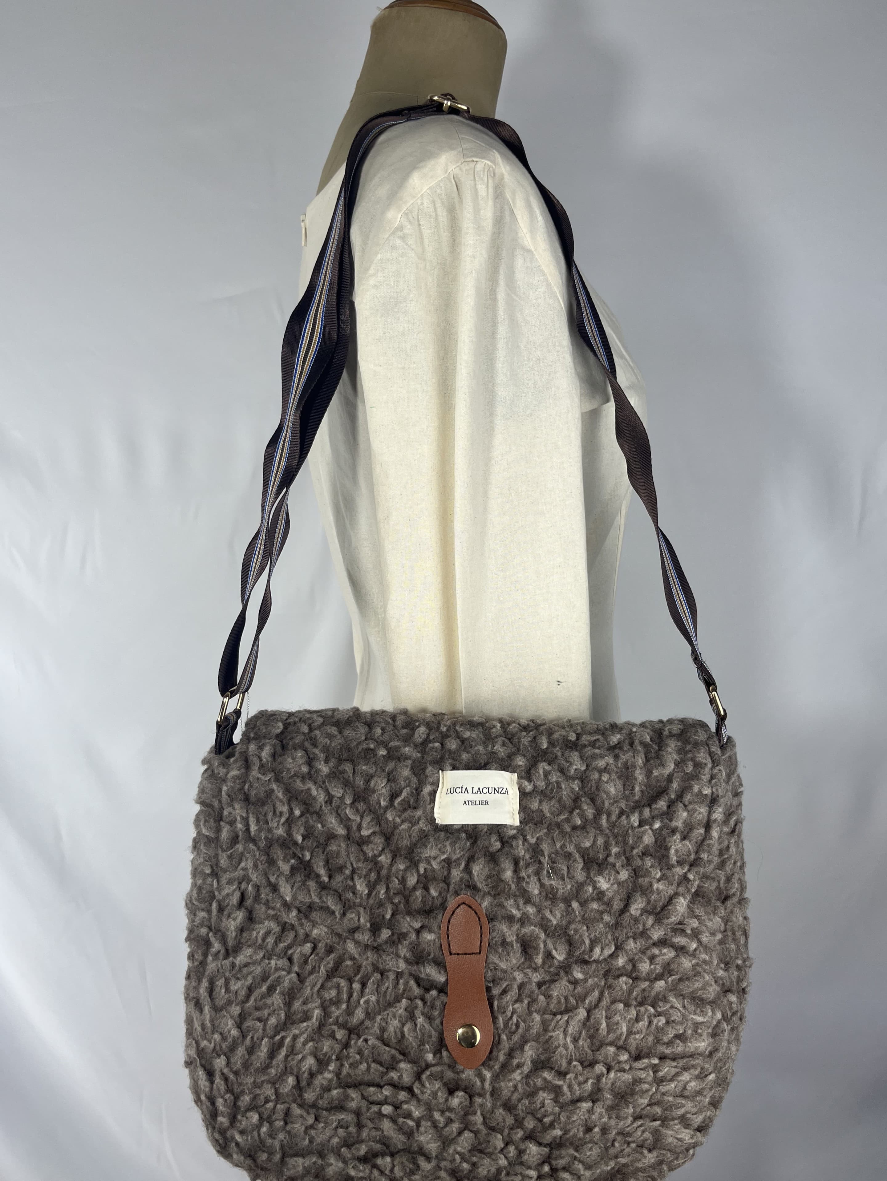 Luma — bolso marrón artesanal de Lucía Lacunza
