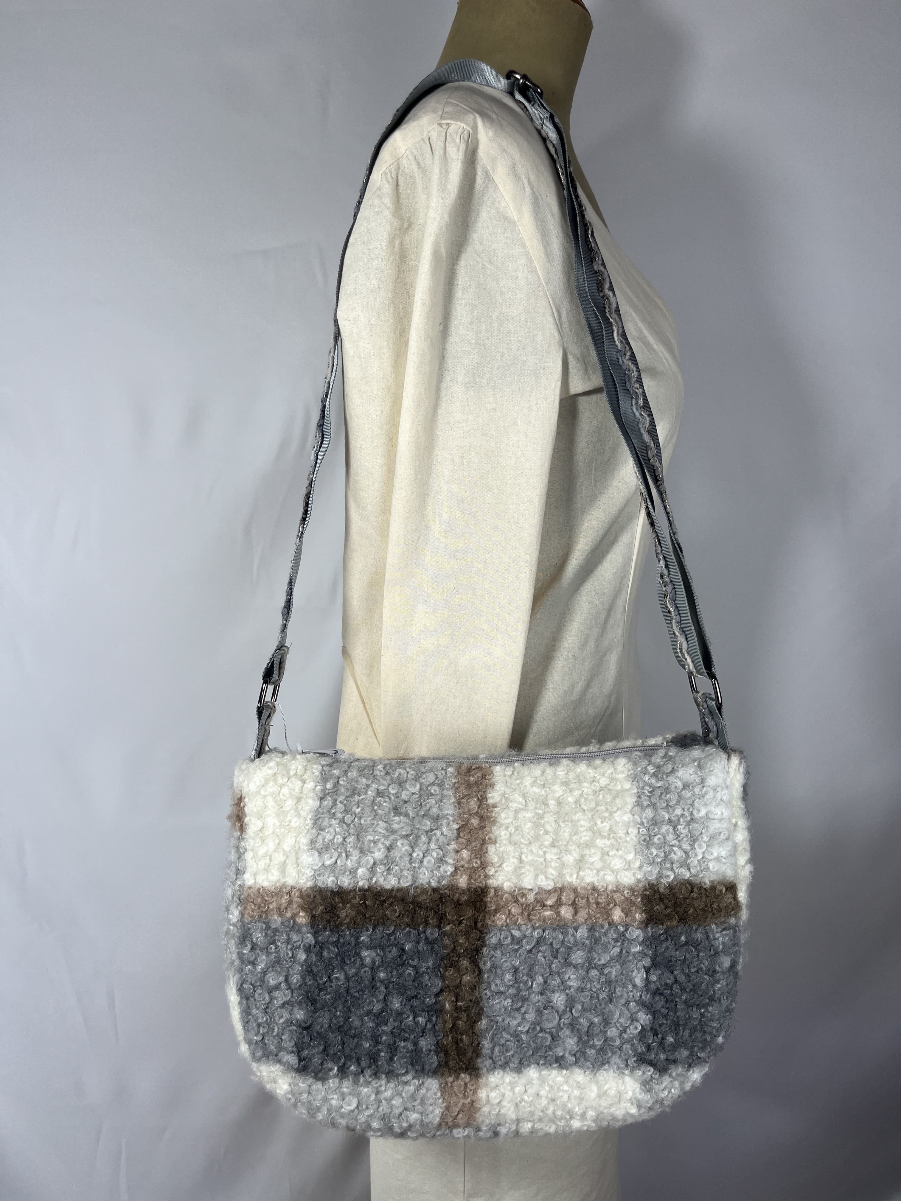 Norte — bolso gris y blanco y marrón artesanal de Lucía Lacunza · vista 2