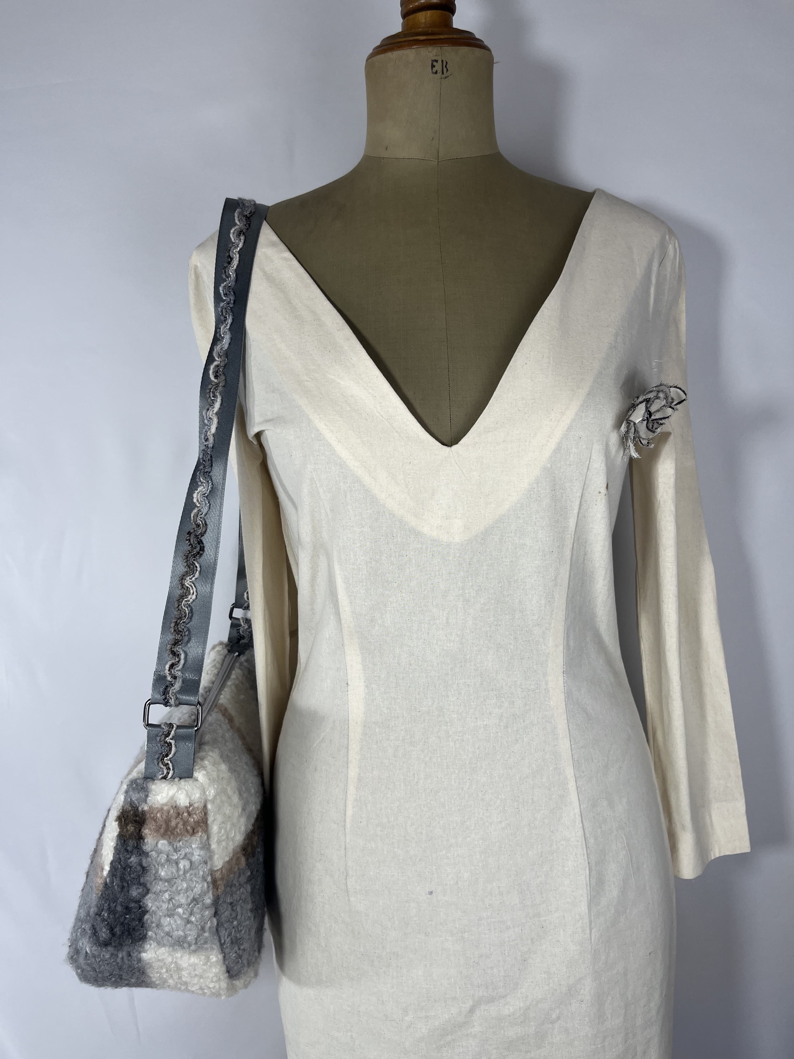 Norte — bolso gris y blanco y marrón artesanal de Lucía Lacunza · vista 4