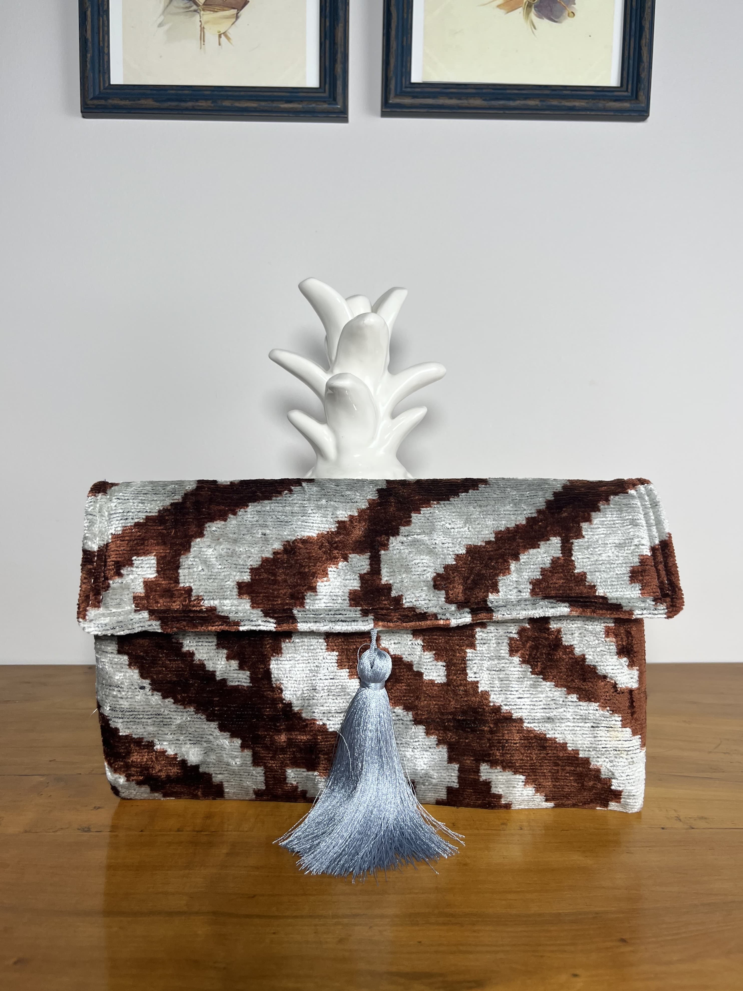 Moka — cartera marron y gris claro artesanal de Lucía Lacunza · vista 2
