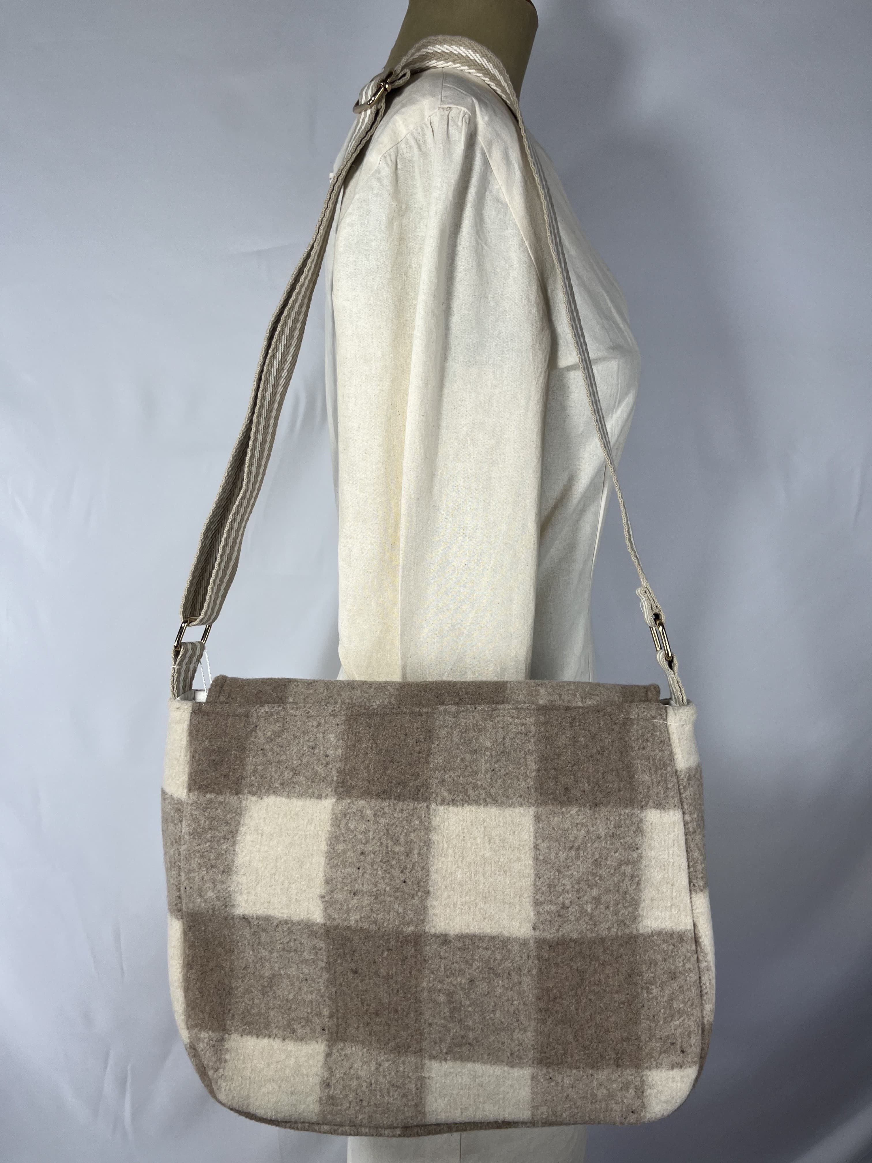 Bouclé — bolso marron y beige artesanal de Lucía Lacunza · vista 2