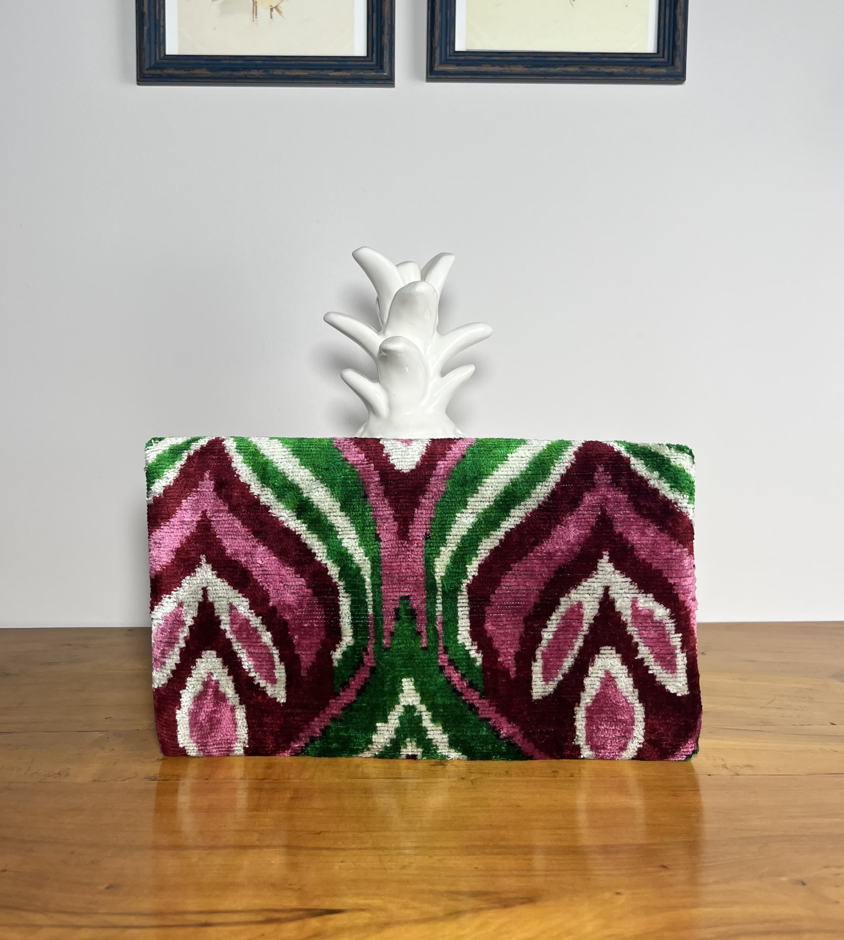 Jade and wine — cartera morada rosa y verde y blanco artesanal de Lucía Lacunza · vista 2