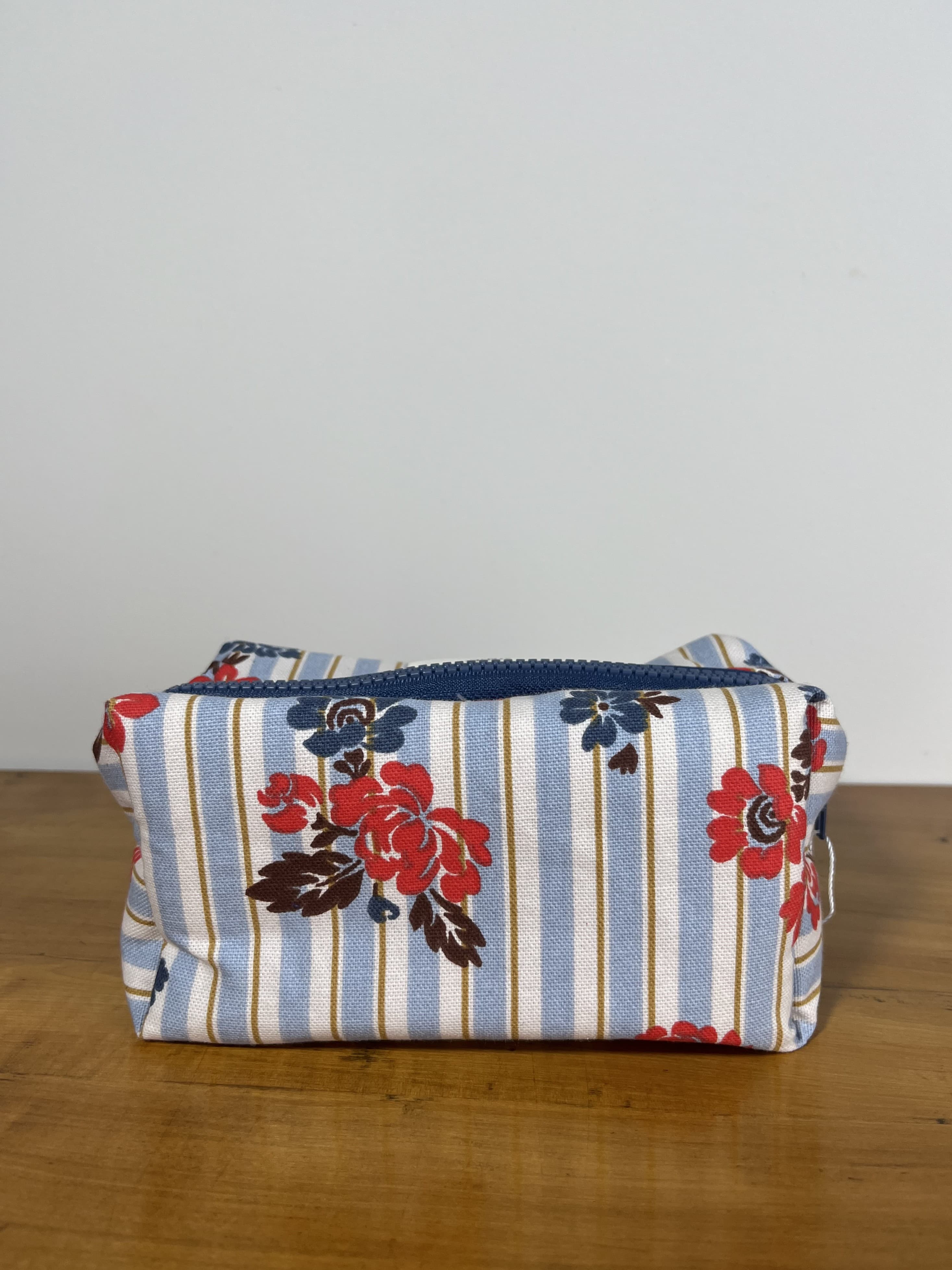 Mediterraneo — neceser azul y rojo y blanco y marron artesanal de Lucía Lacunza · vista 4