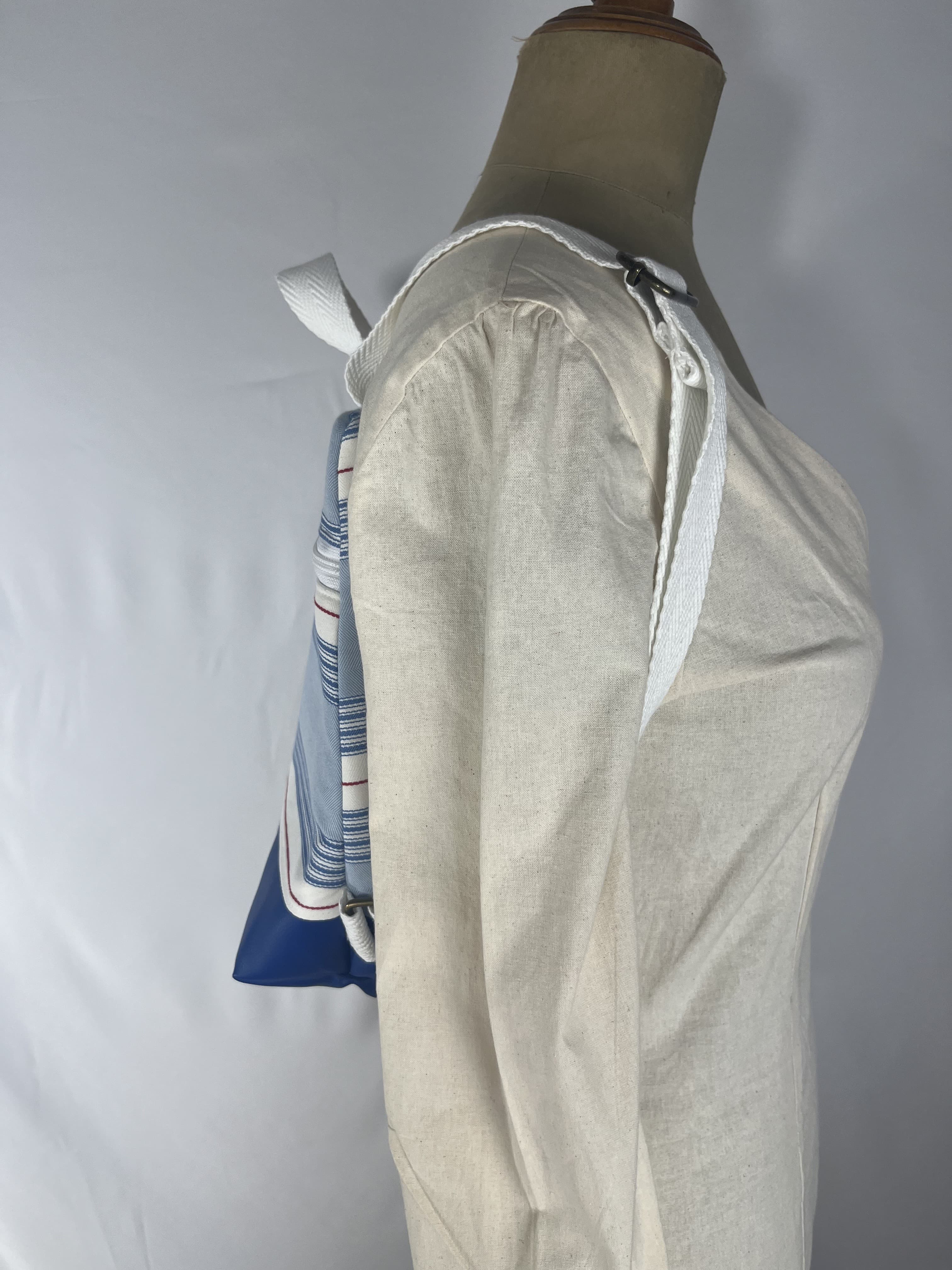 Cala — mochila azul y blanco y rojo artesanal de Lucía Lacunza · vista 3