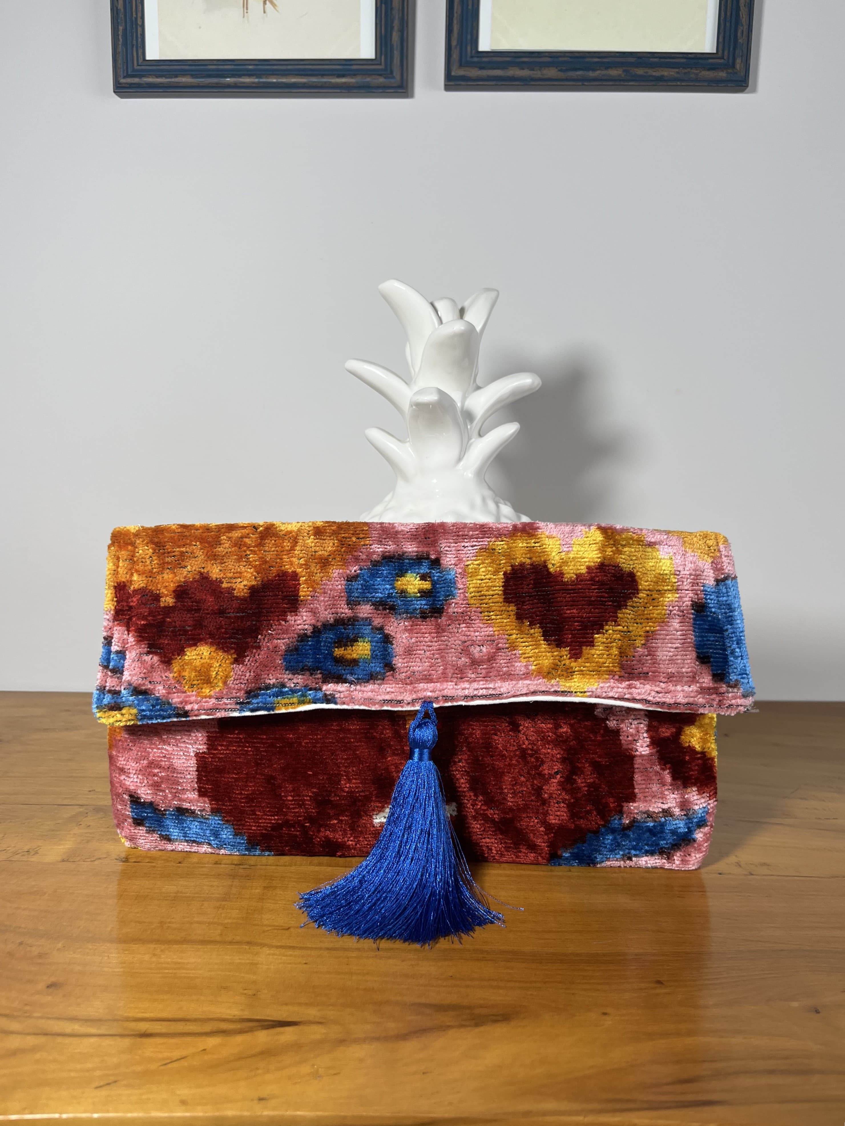 Pink Moon — cartera azul y rosa y amarillo y rojo artesanal de Lucía Lacunza