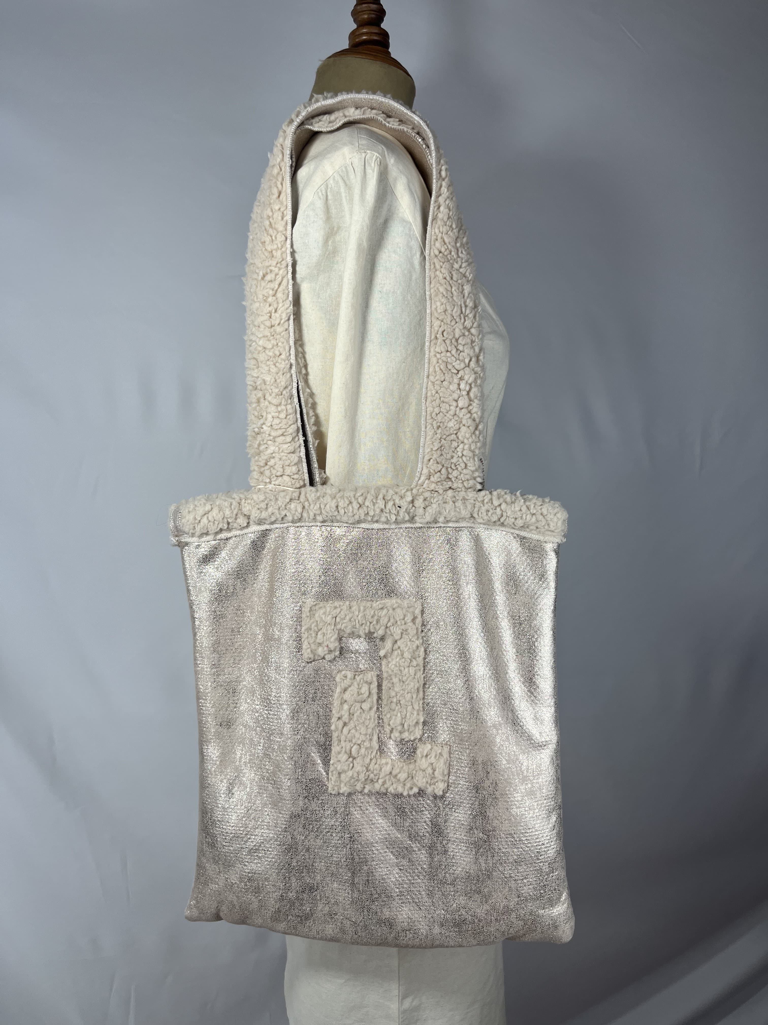 Snow — bolso rosa plateado artesanal de Lucía Lacunza