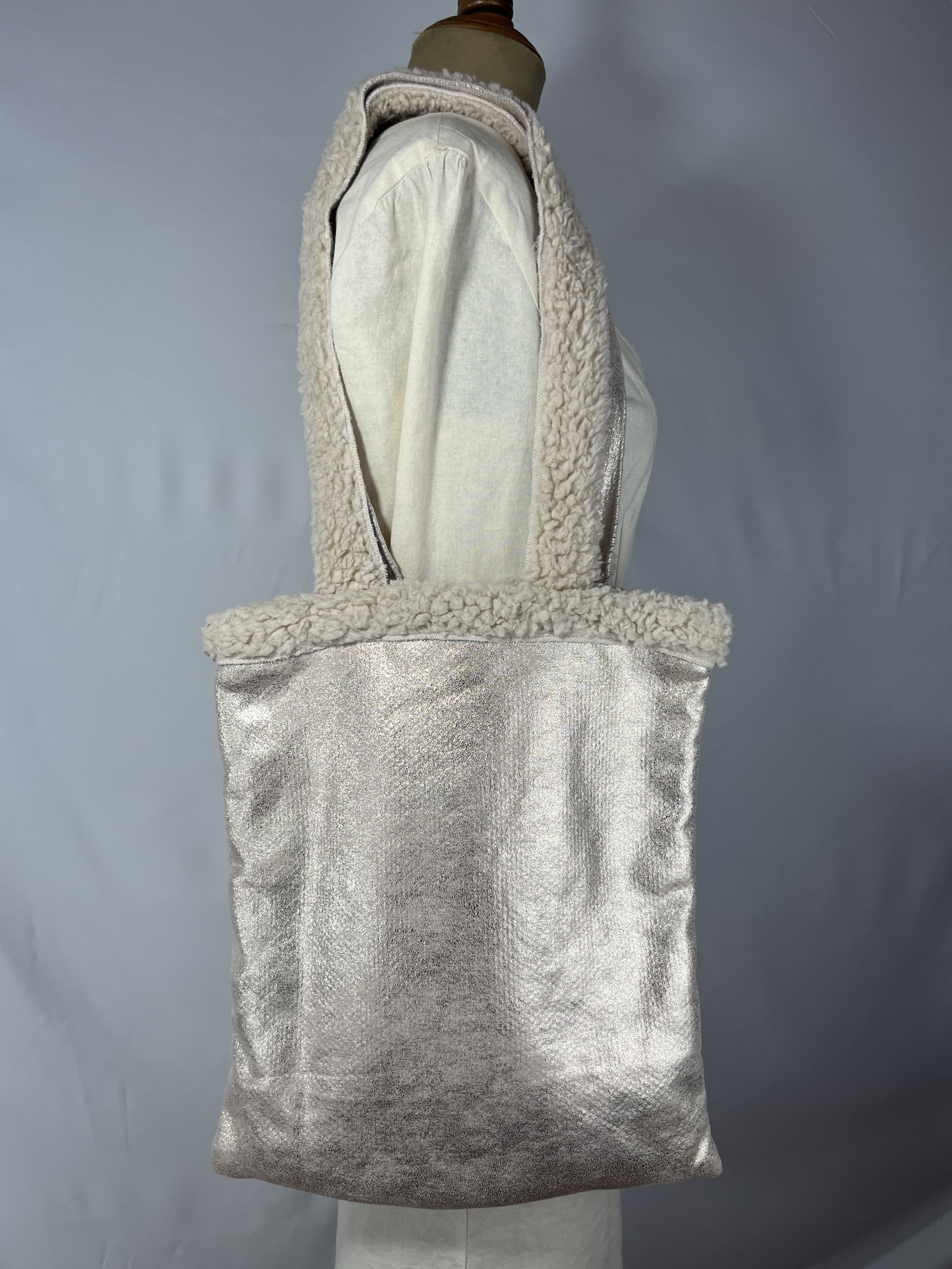 Snow — bolso rosa plateado artesanal de Lucía Lacunza · vista 3