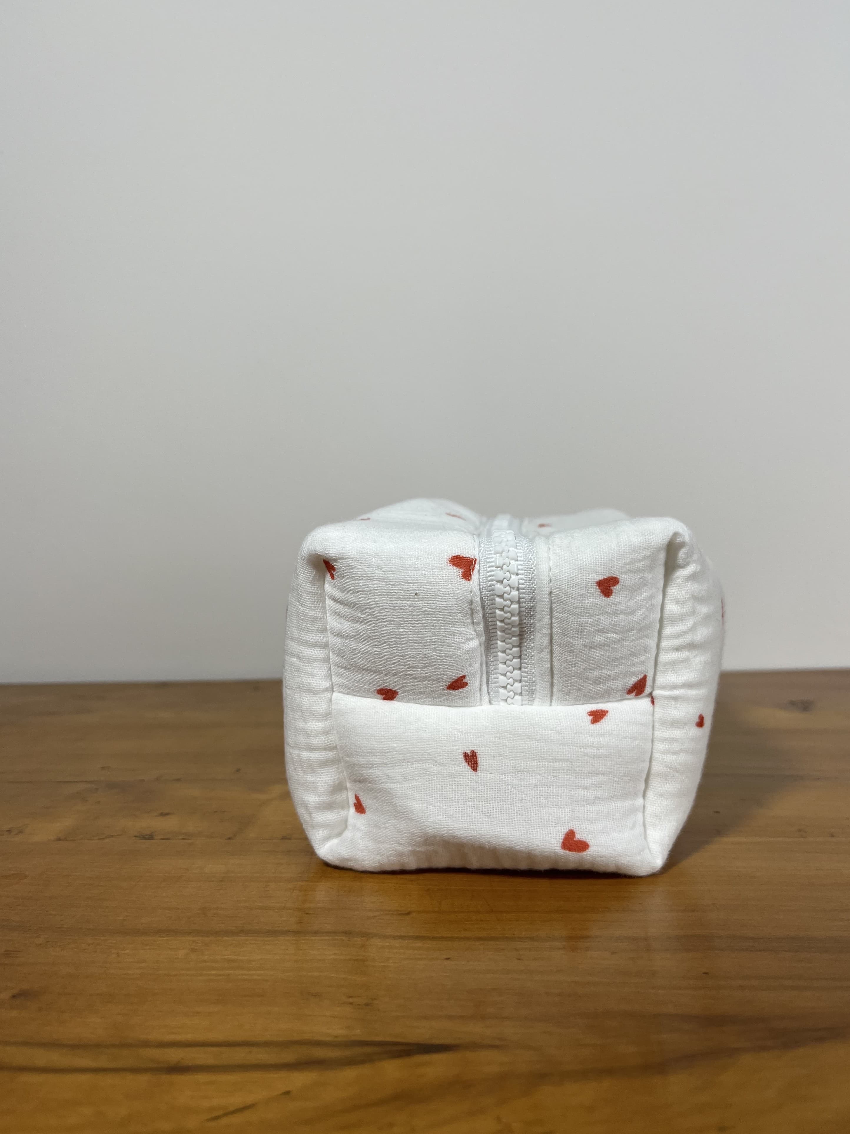 Cuore — neceser blanco y rojo artesanal de Lucía Lacunza · vista 2