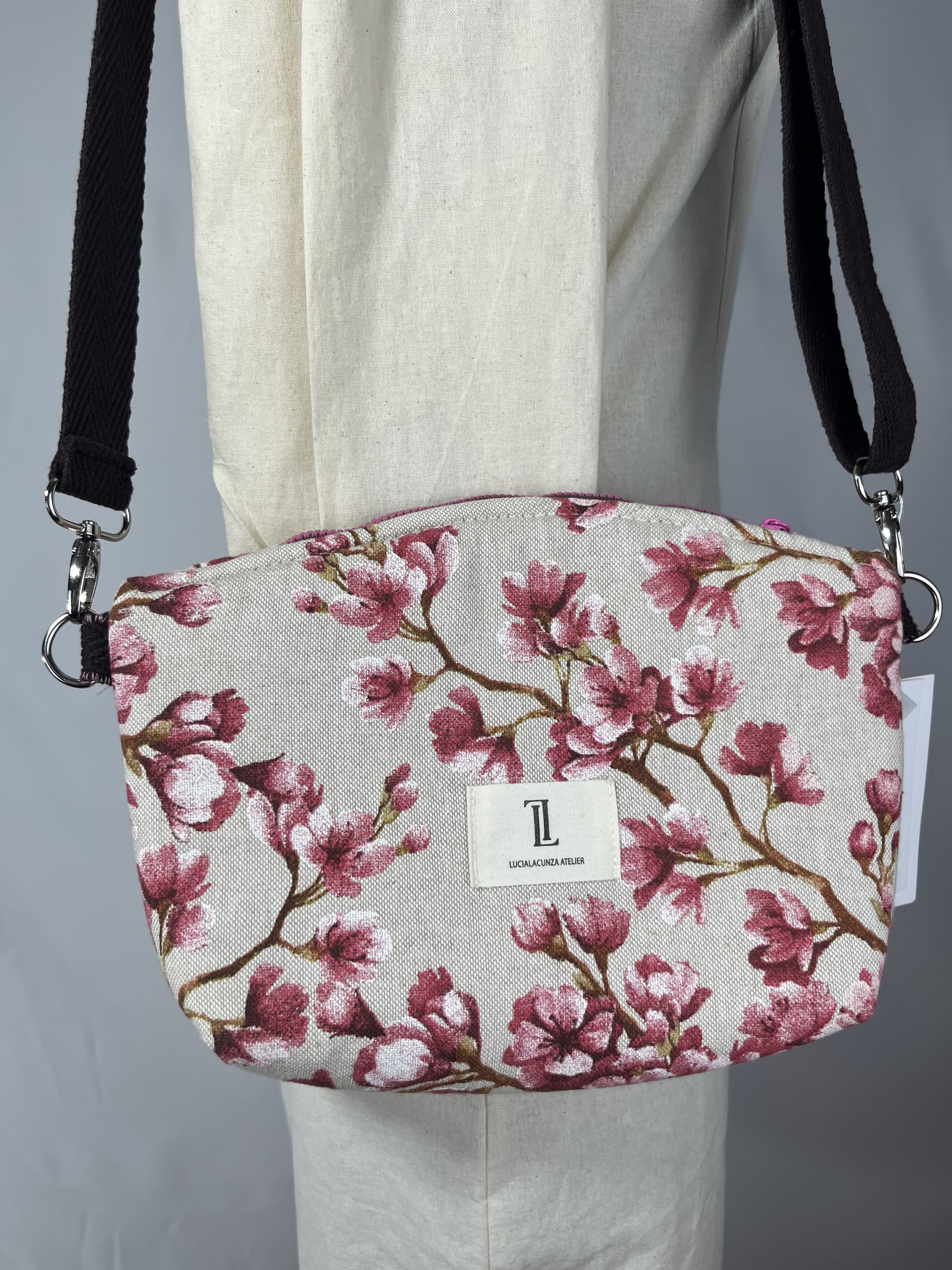 Sakura — bolso marron y rosa y blanco artesanal de Lucía Lacunza · vista 3