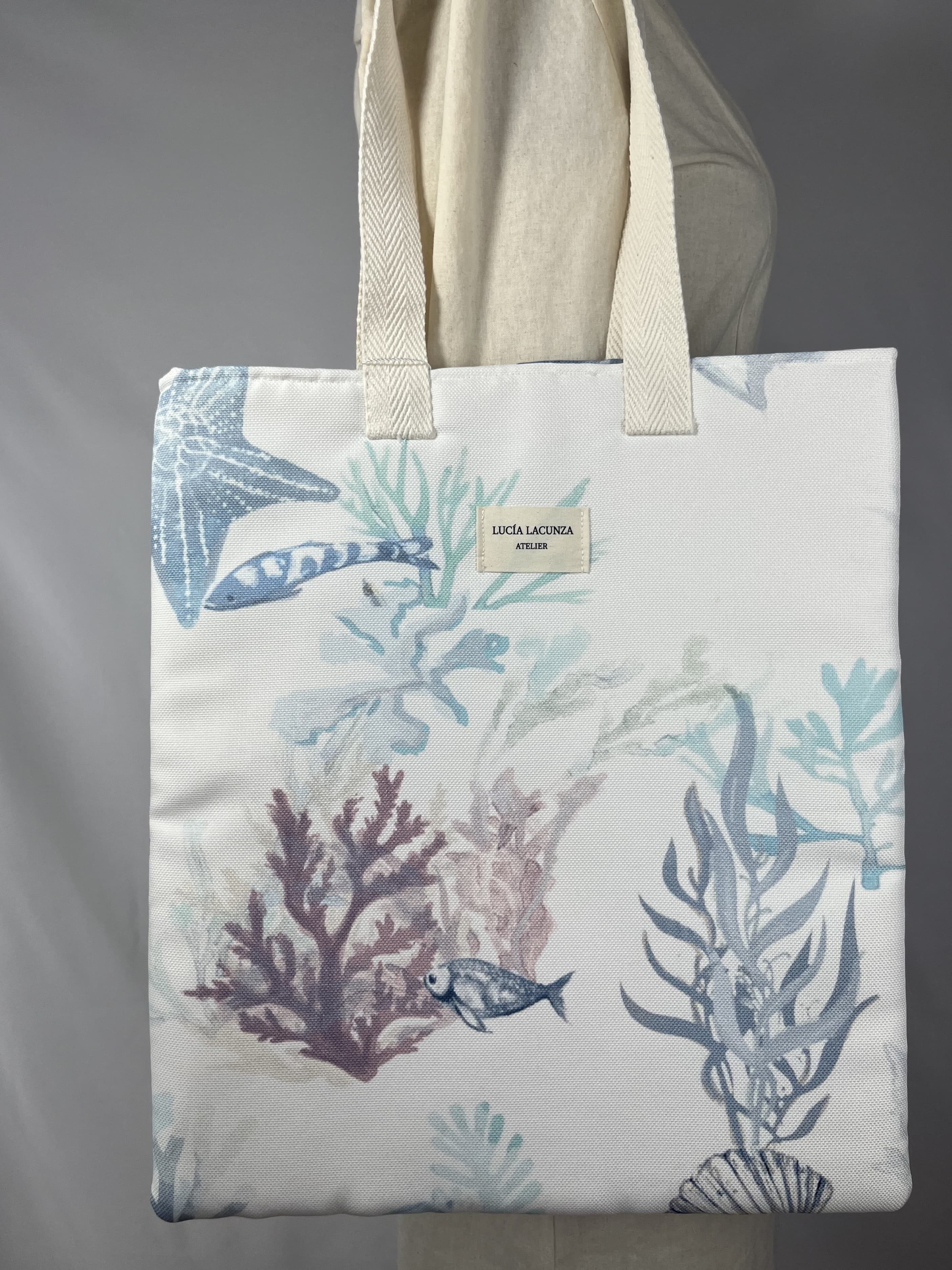 Acuarela — bolso azul y blanco artesanal de Lucía Lacunza · vista 4