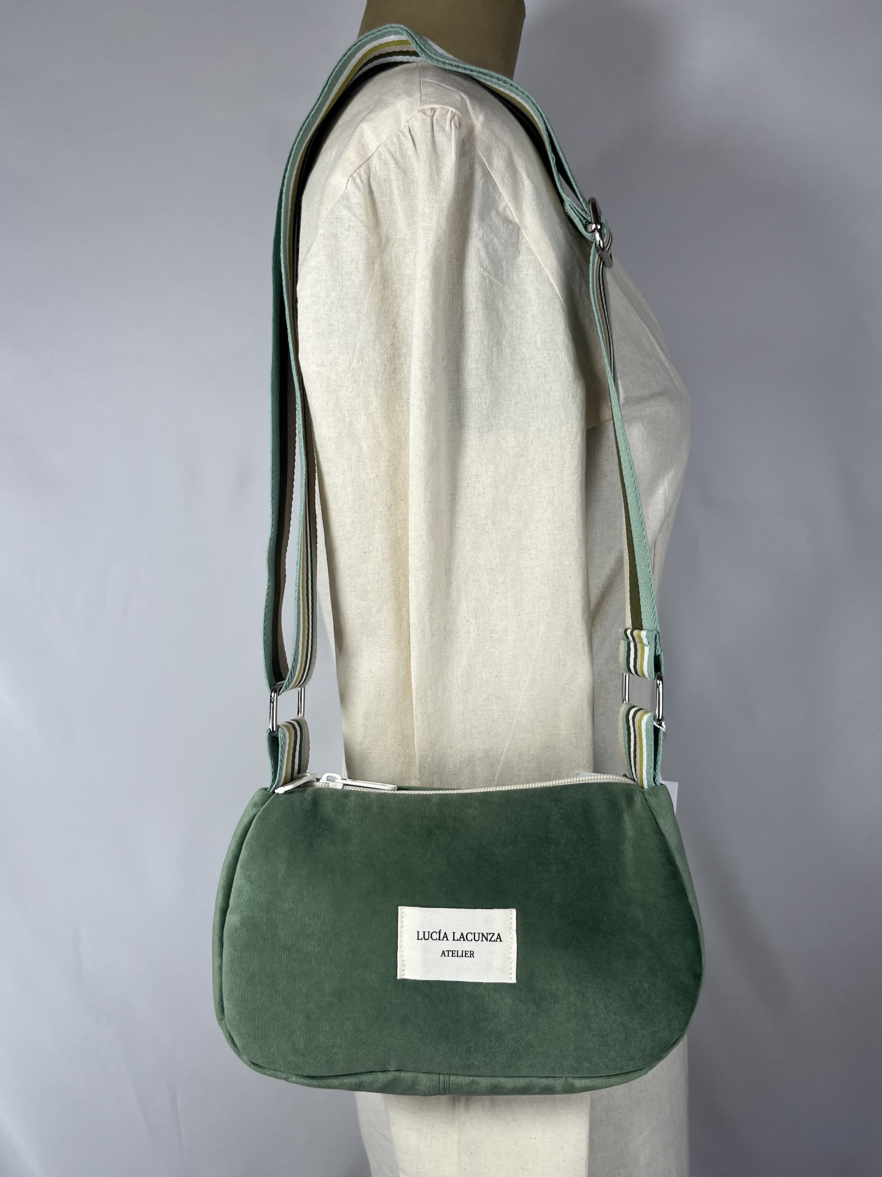 Simonne — bolso verde y beige artesanal de Lucía Lacunza