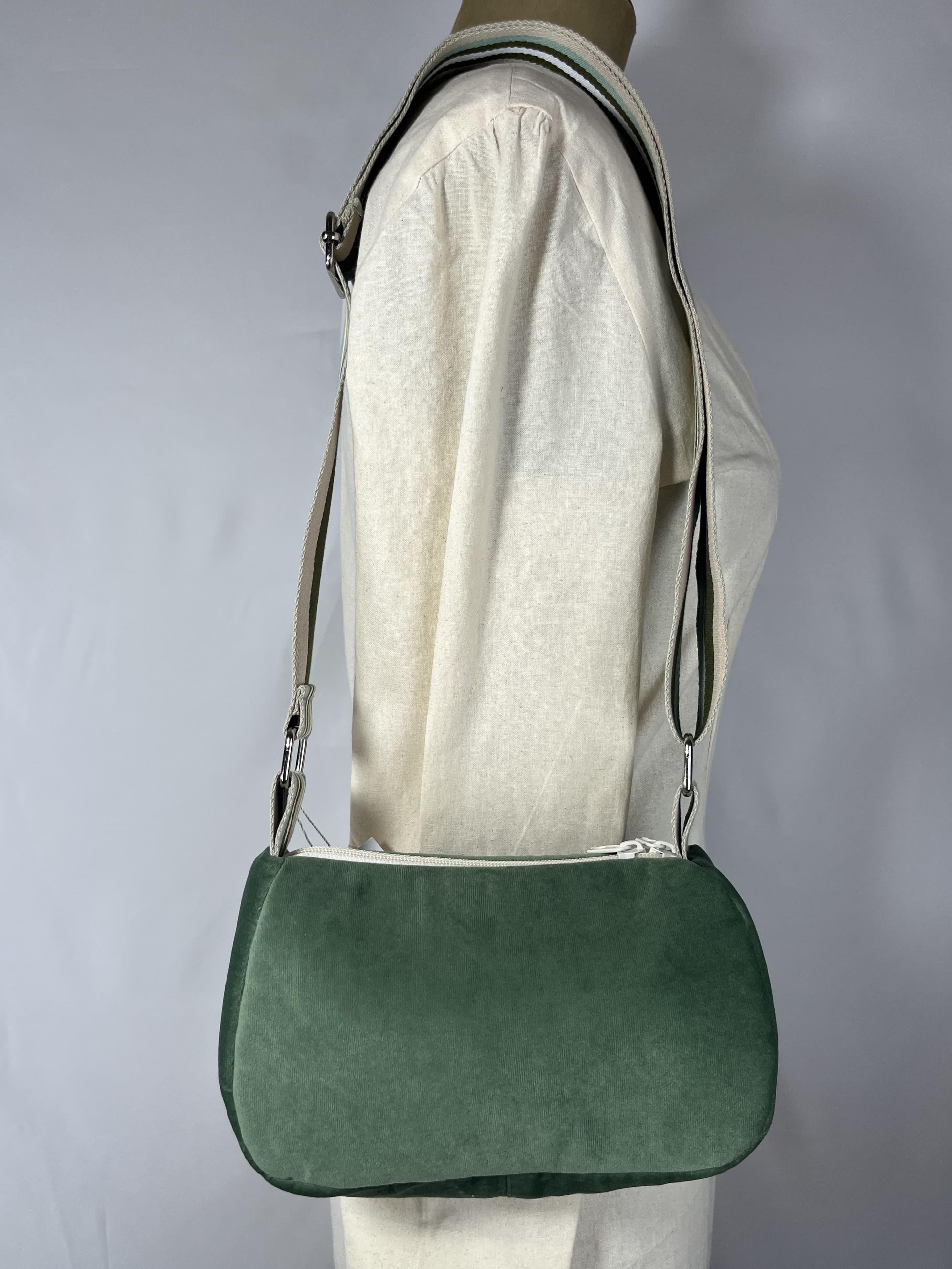 Simonne — bolso verde y beige artesanal de Lucía Lacunza · vista 2