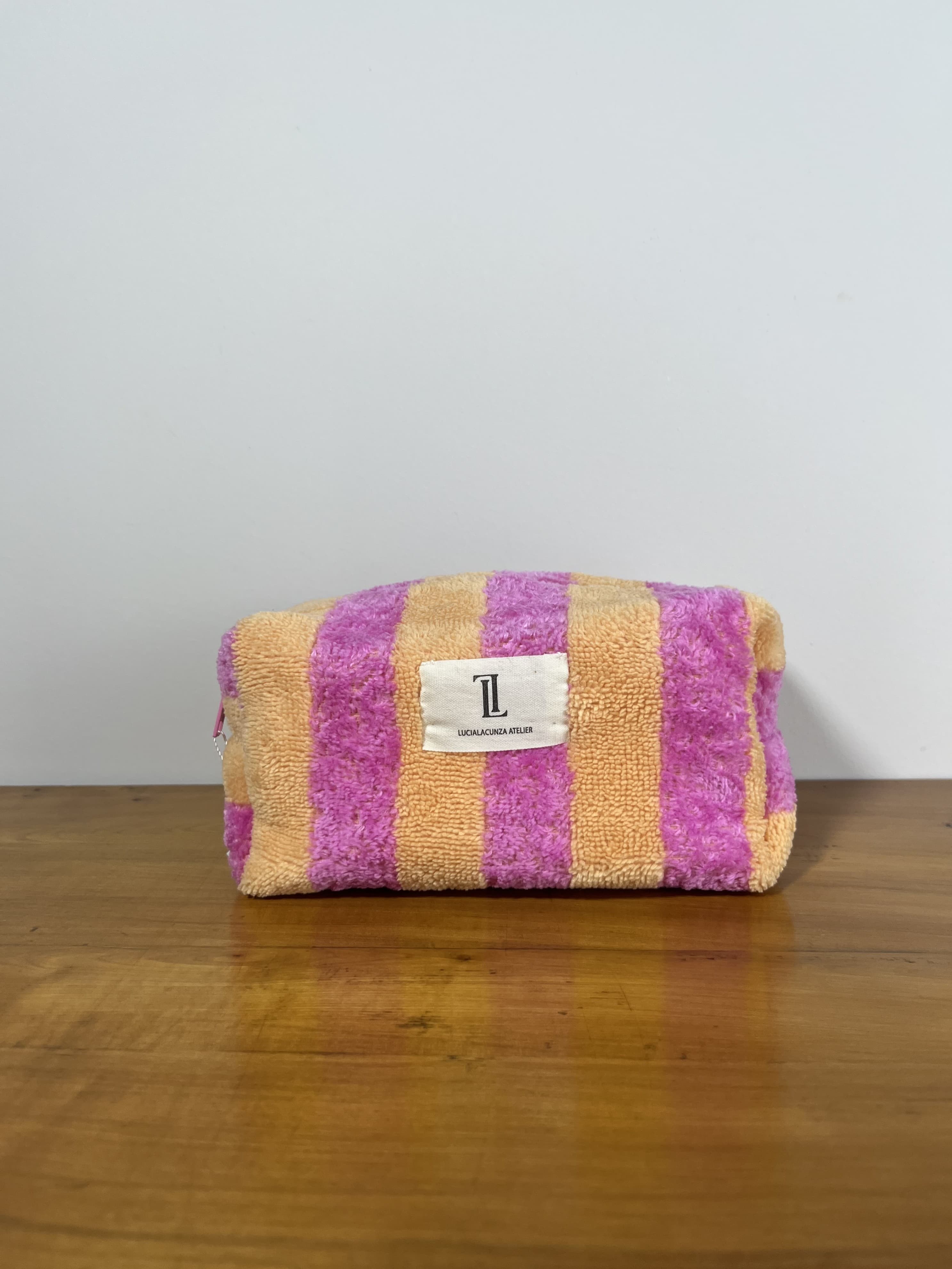 Coral — neceser rosa y amarillo artesanal de Lucía Lacunza