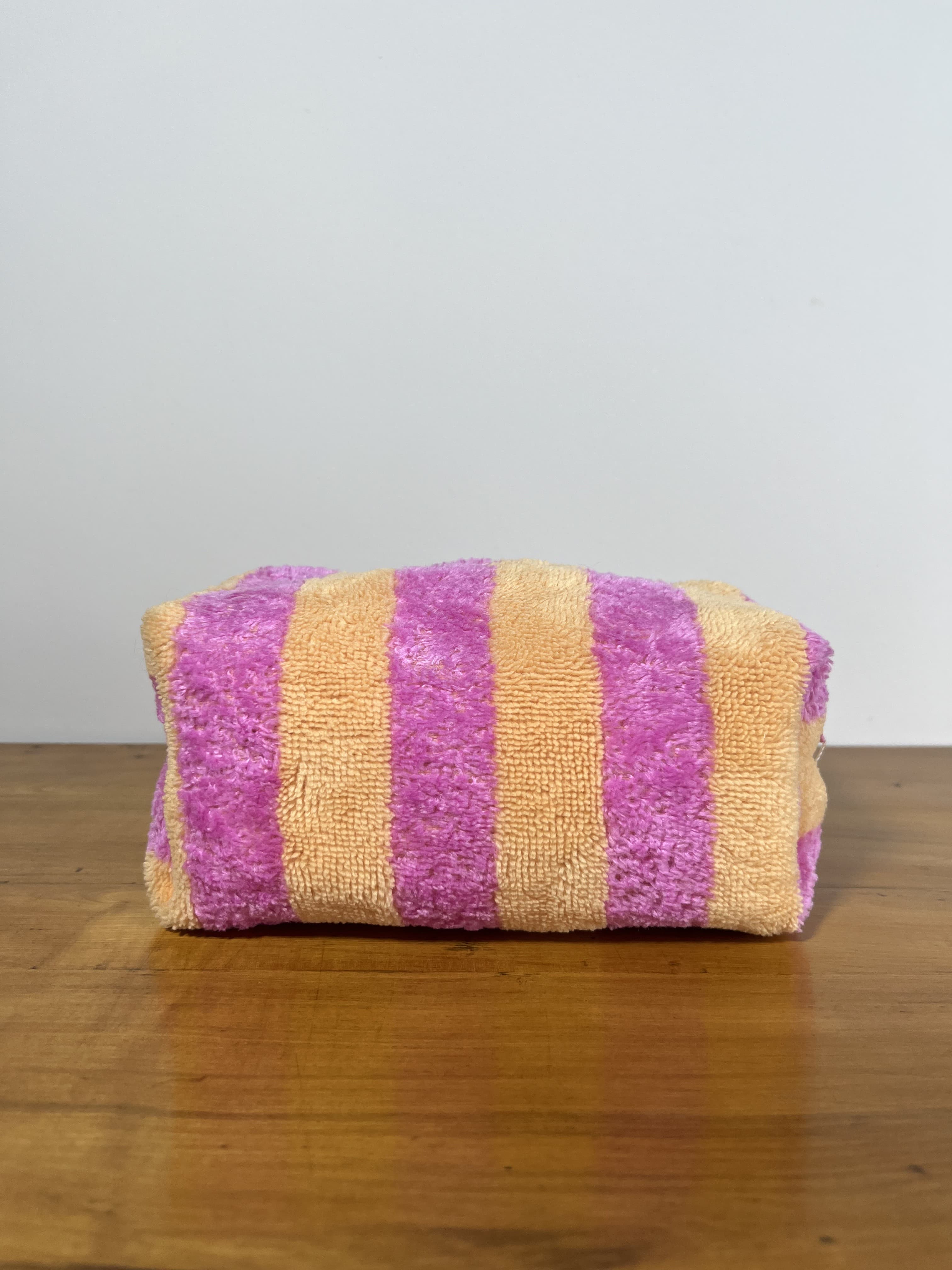 Coral — neceser rosa y amarillo artesanal de Lucía Lacunza · vista 2