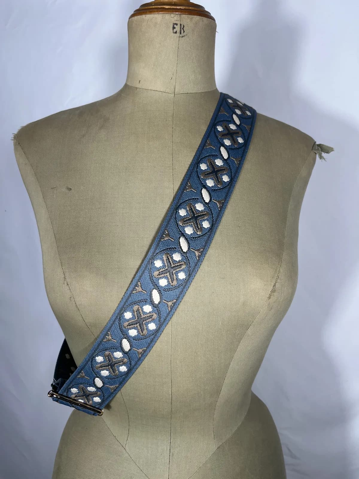 Atlántica — accesorio azul y gris y blanco artesanal de Lucía Lacunza