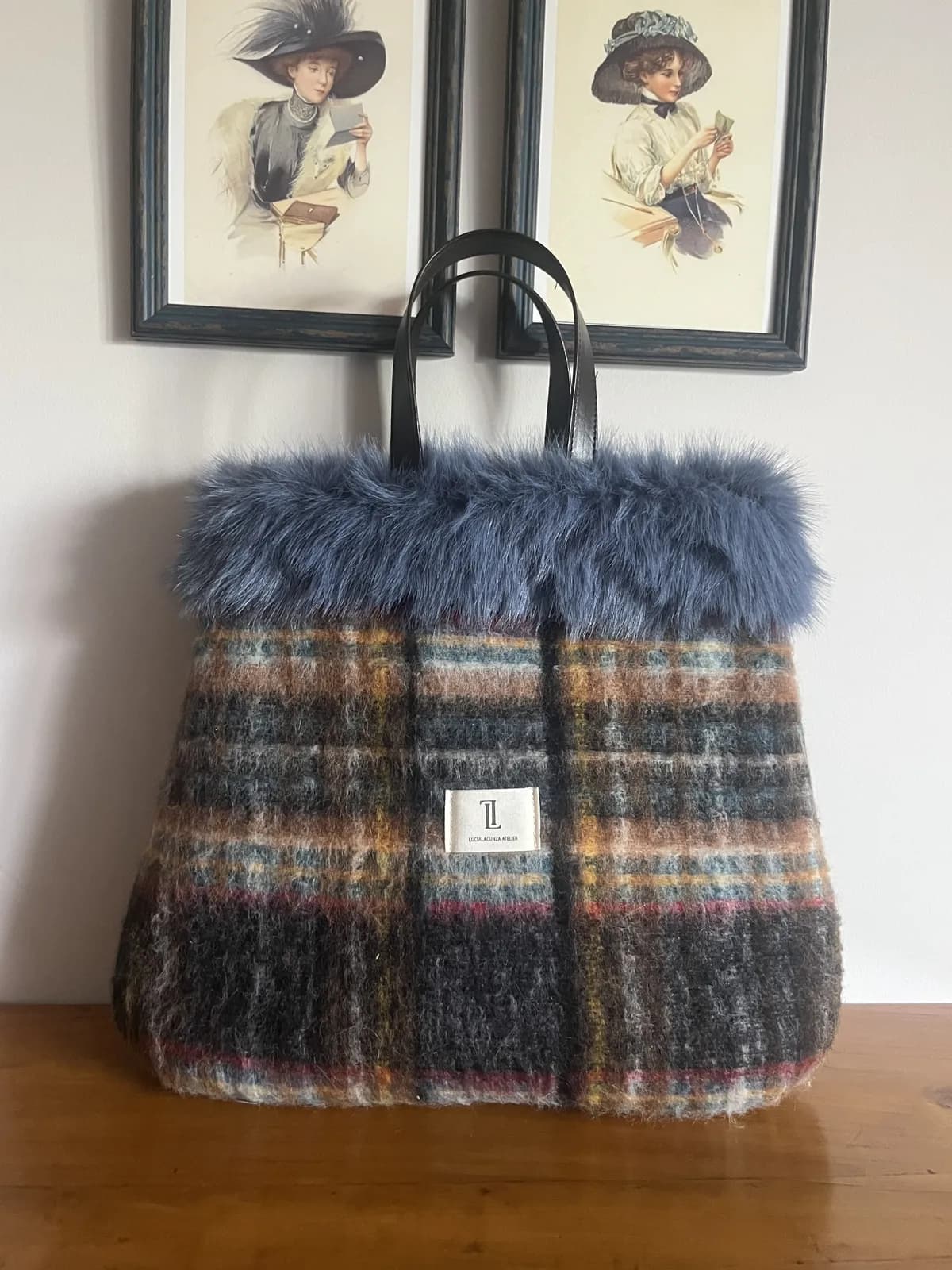 Lady Mac — bolso negro y azul y rojo y gris y amarillo artesanal de Lucía Lacunza