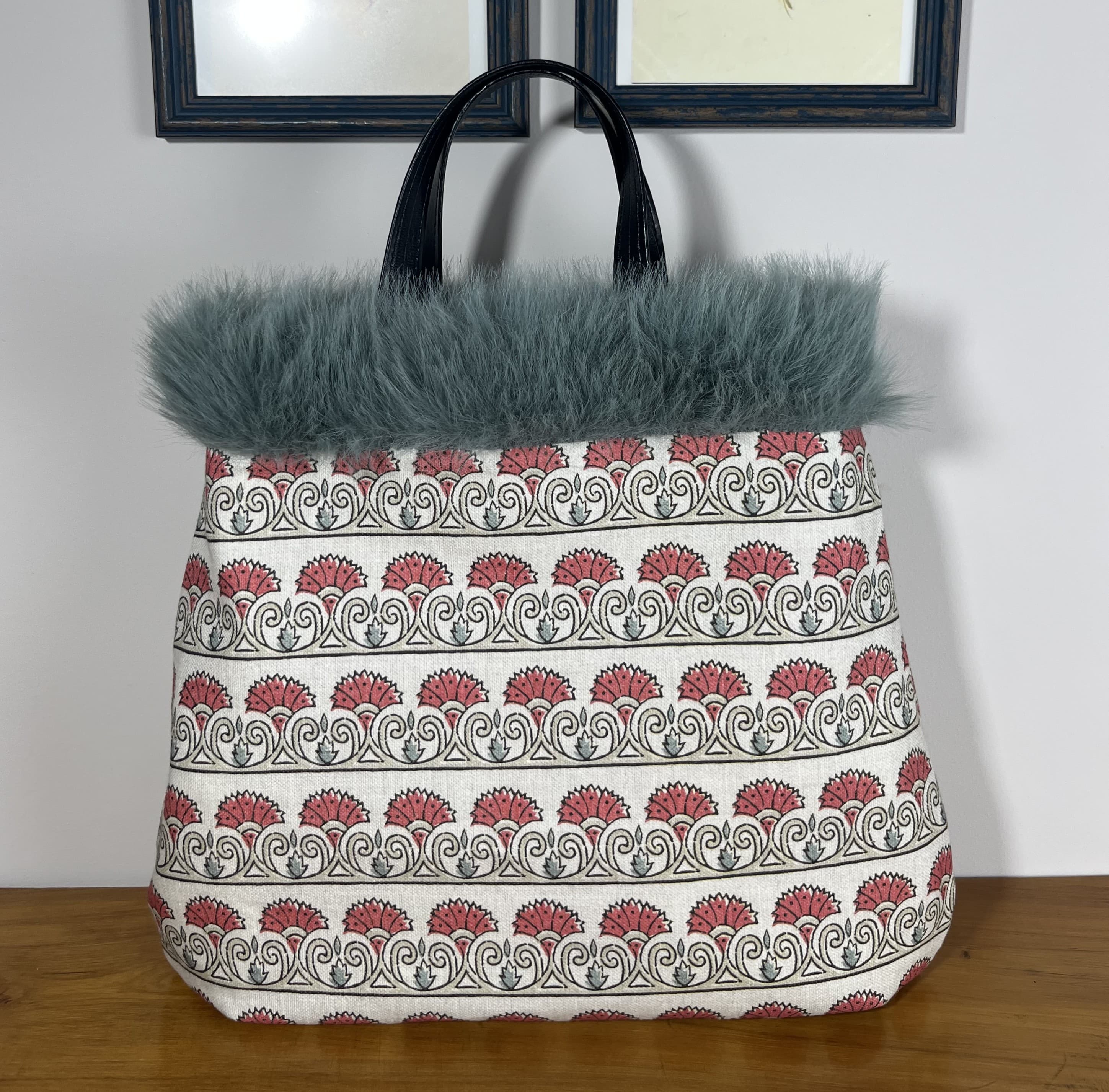 Candy Rose — bolso rosa y verde y negro y azul verdoso y beige artesanal de Lucía Lacunza · vista 3